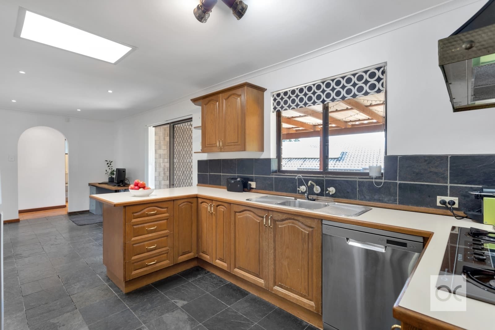 1 Coalport Terrace, Modbury Heights - Thumbnail 7