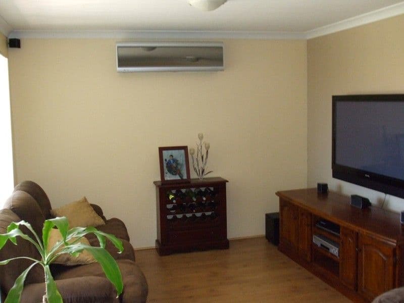 15  Swinden Court, MADDINGTON WA 6109, Maddington - Thumbnail 2