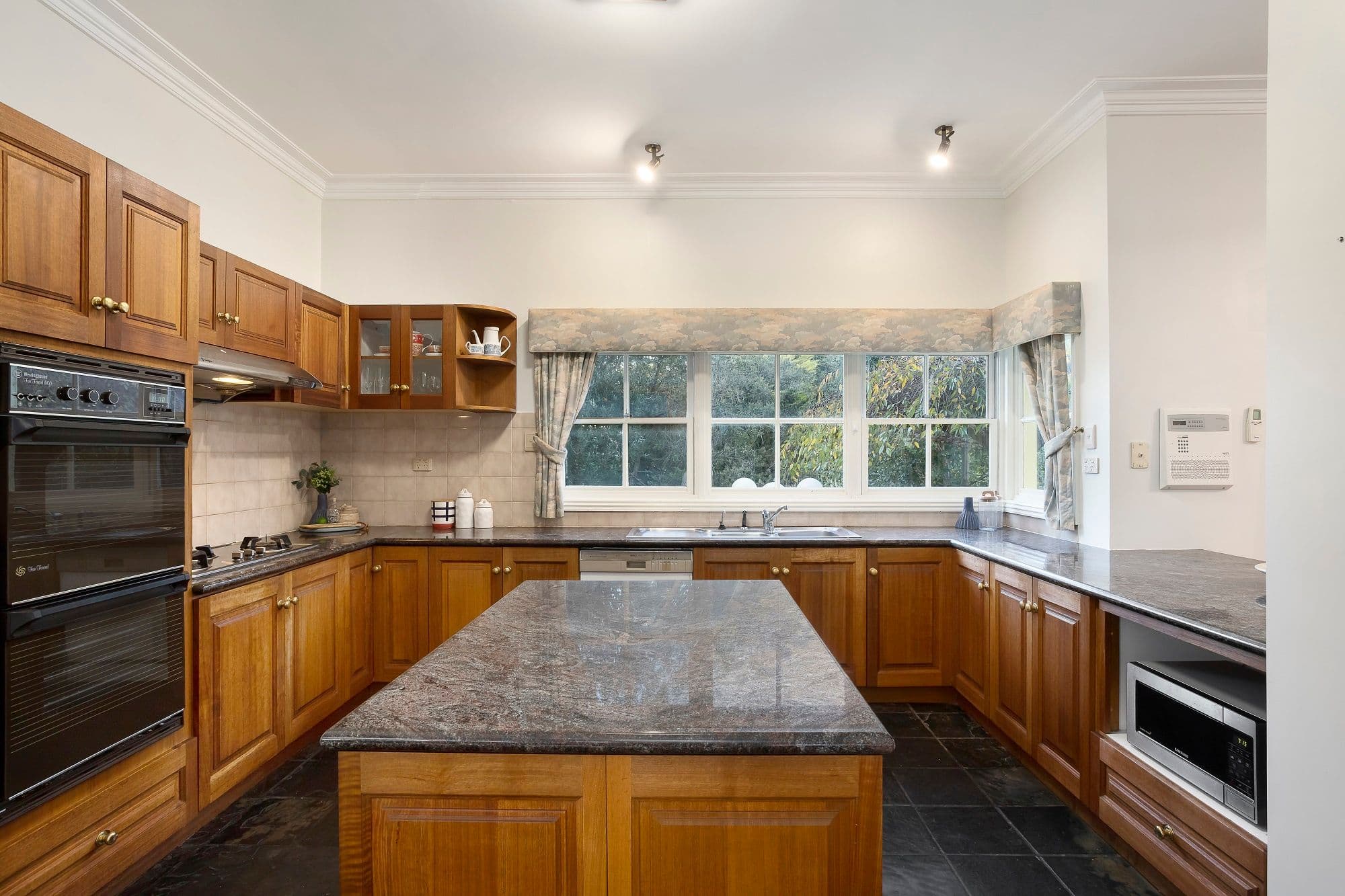 42 Clarke Court, Wheelers Hill VIC 3150, Wheelers Hill - Thumbnail 2