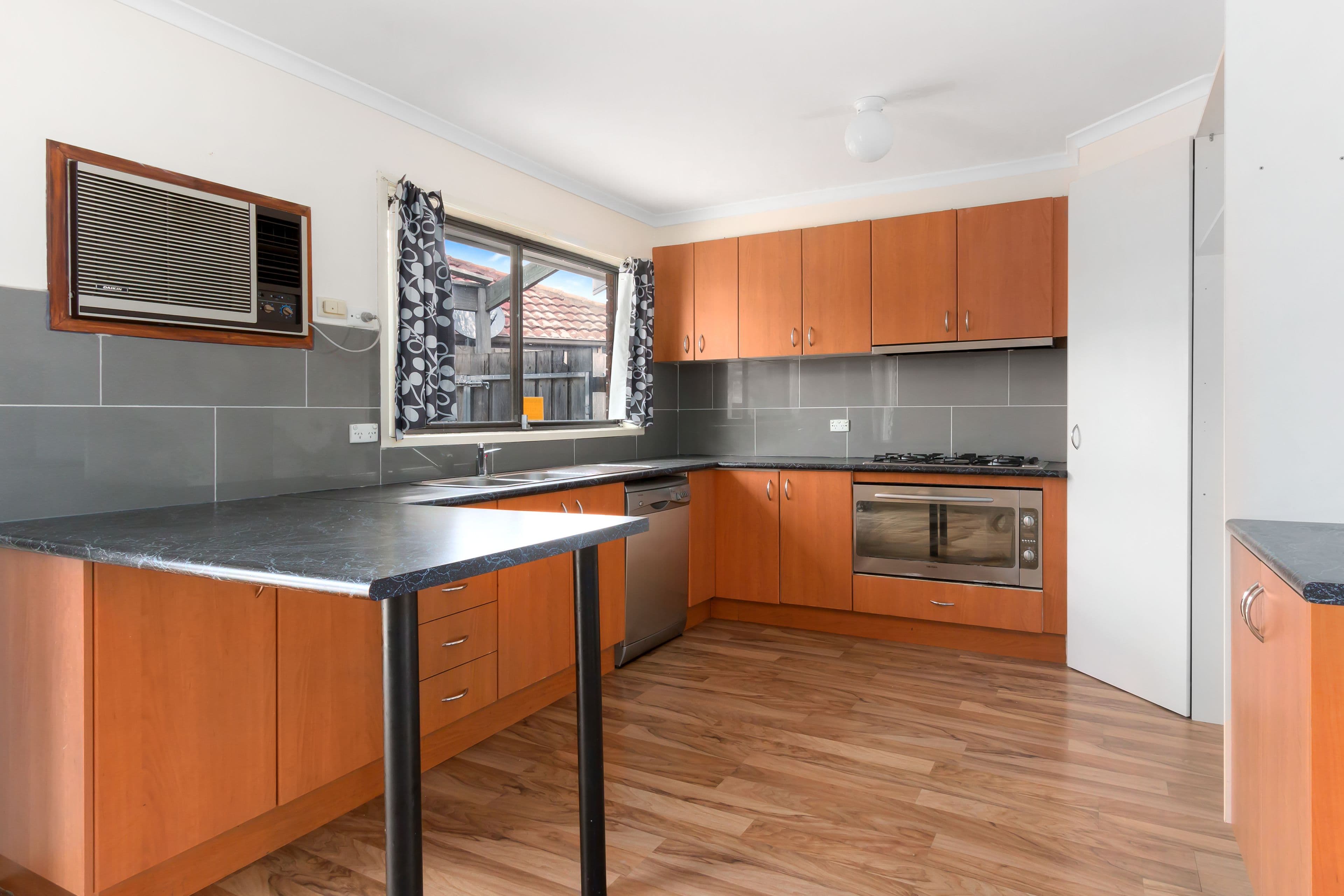 92 Racecourse Road, Pakenham VIC 3810, Pakenham - Thumbnail 3