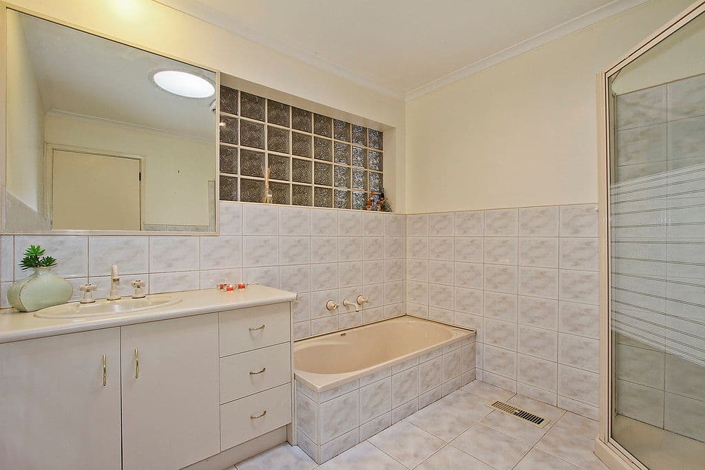 137 ESTHER Crescent, MOOROOLBARK VIC 3138, Mooroolbark - Thumbnail 8