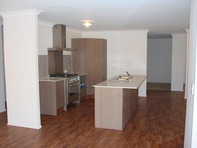 7  Kerala Court, MUDGEERABA QLD 4213, Mudgeeraba - Thumbnail 4