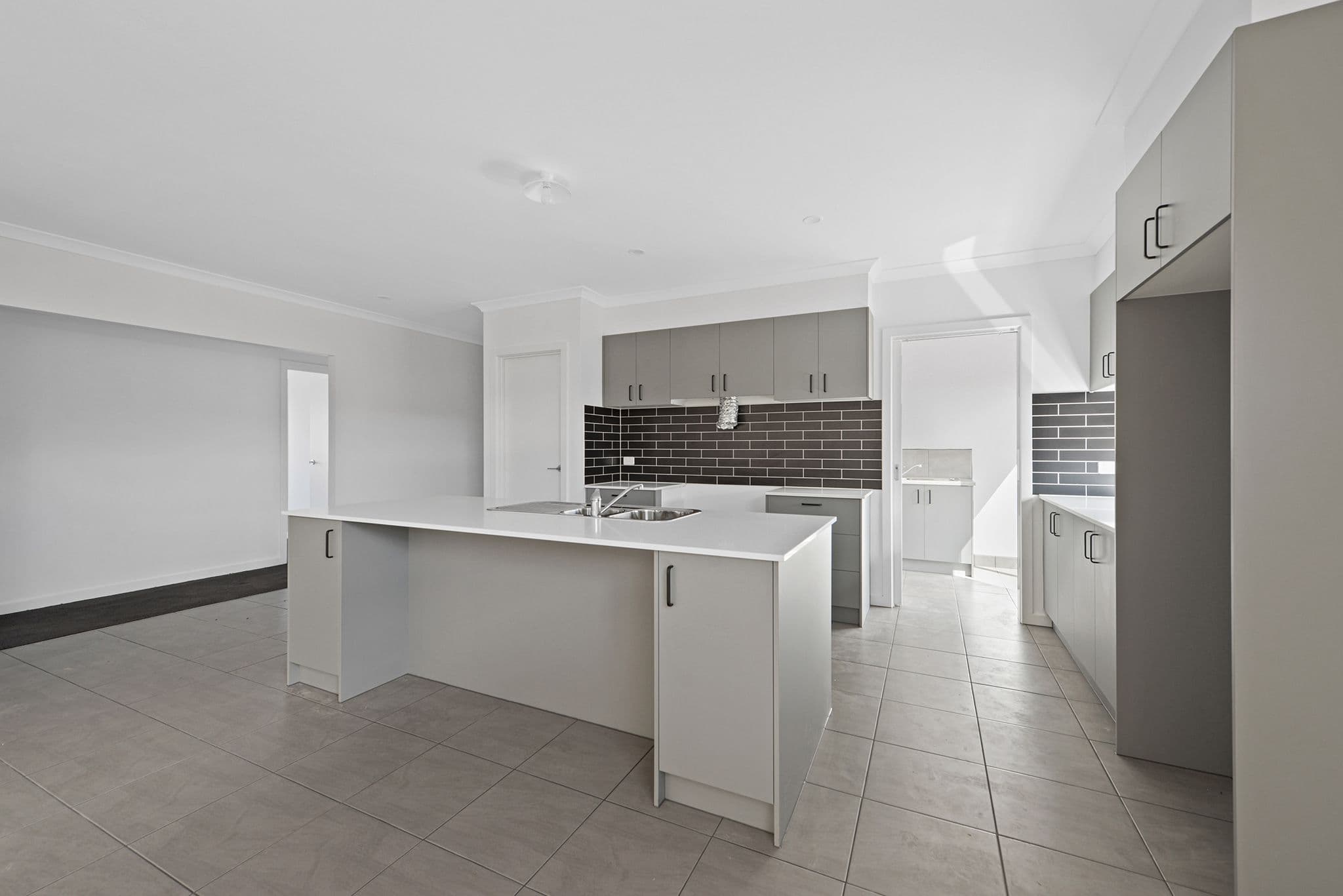 8 Hickory Street, Warragul VIC 3820, Warragul - Thumbnail 3