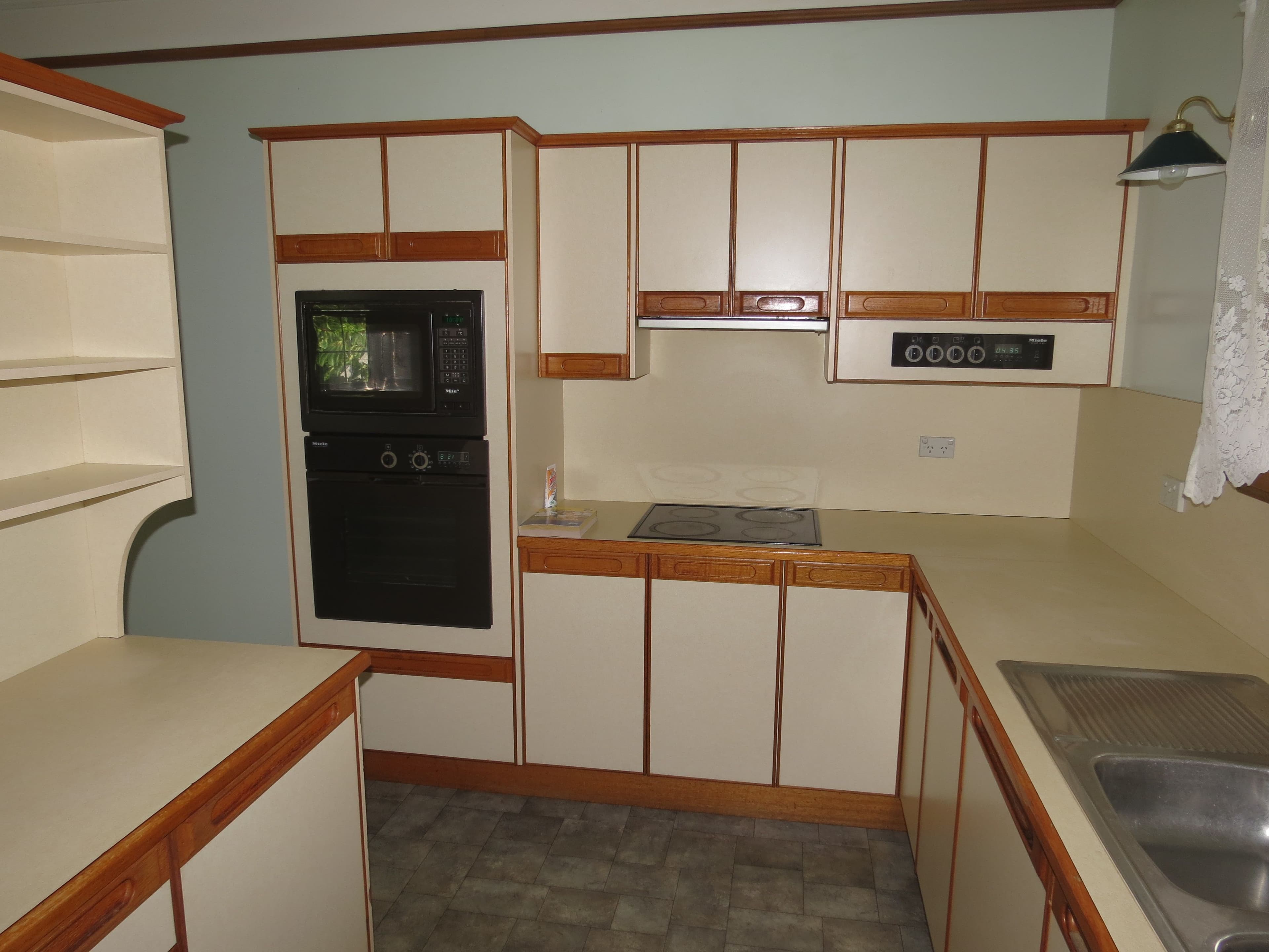 5 Baker Street, Emerald QLD 4720, Emerald - Thumbnail 2