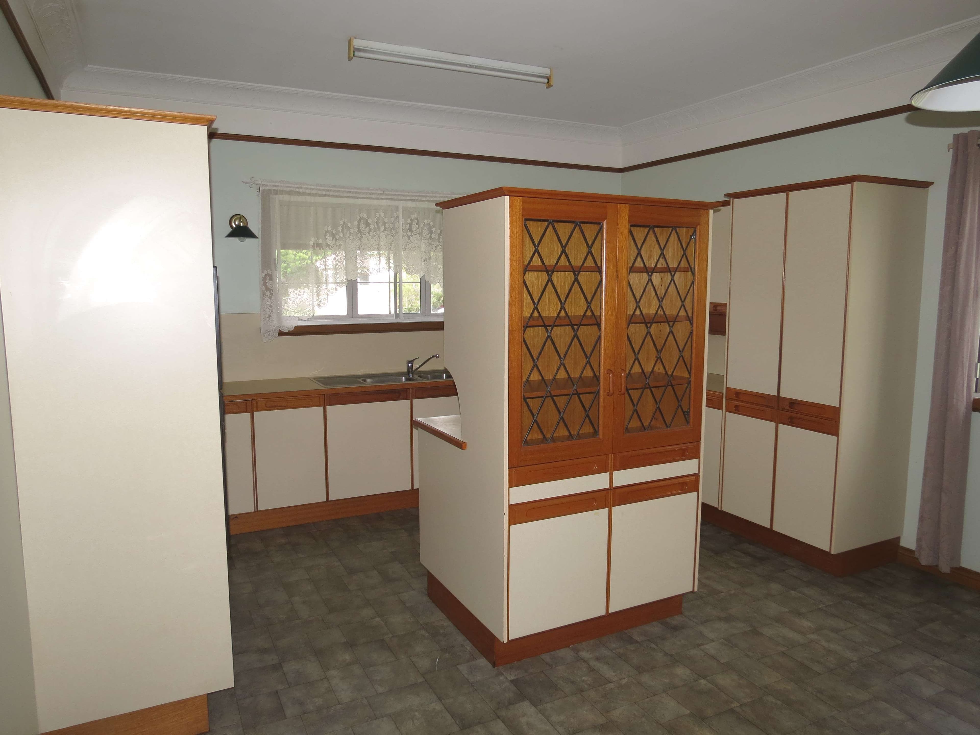 5 Baker Street, Emerald QLD 4720, Emerald - Thumbnail 3