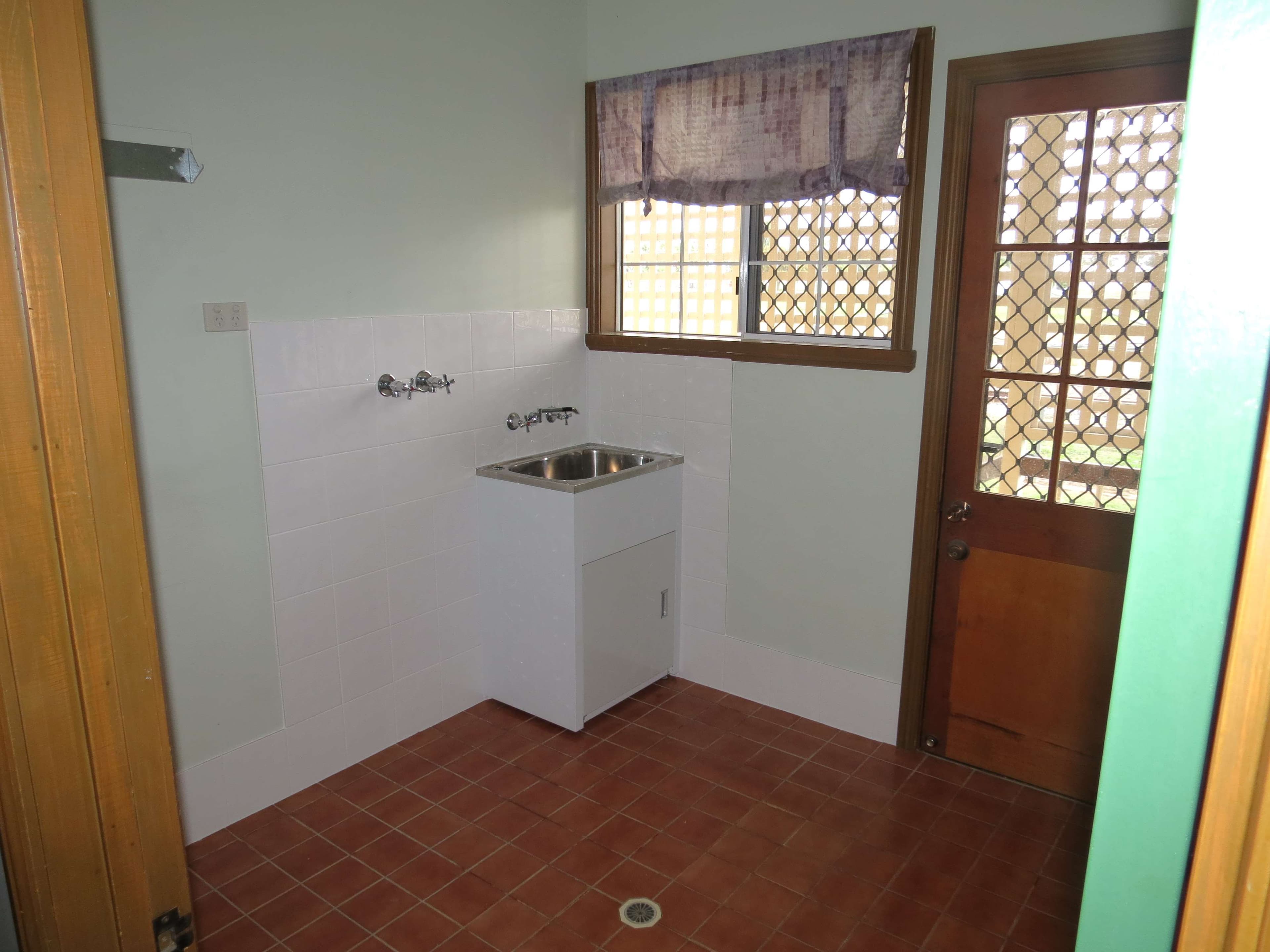5 Baker Street, Emerald QLD 4720, Emerald - Thumbnail 8