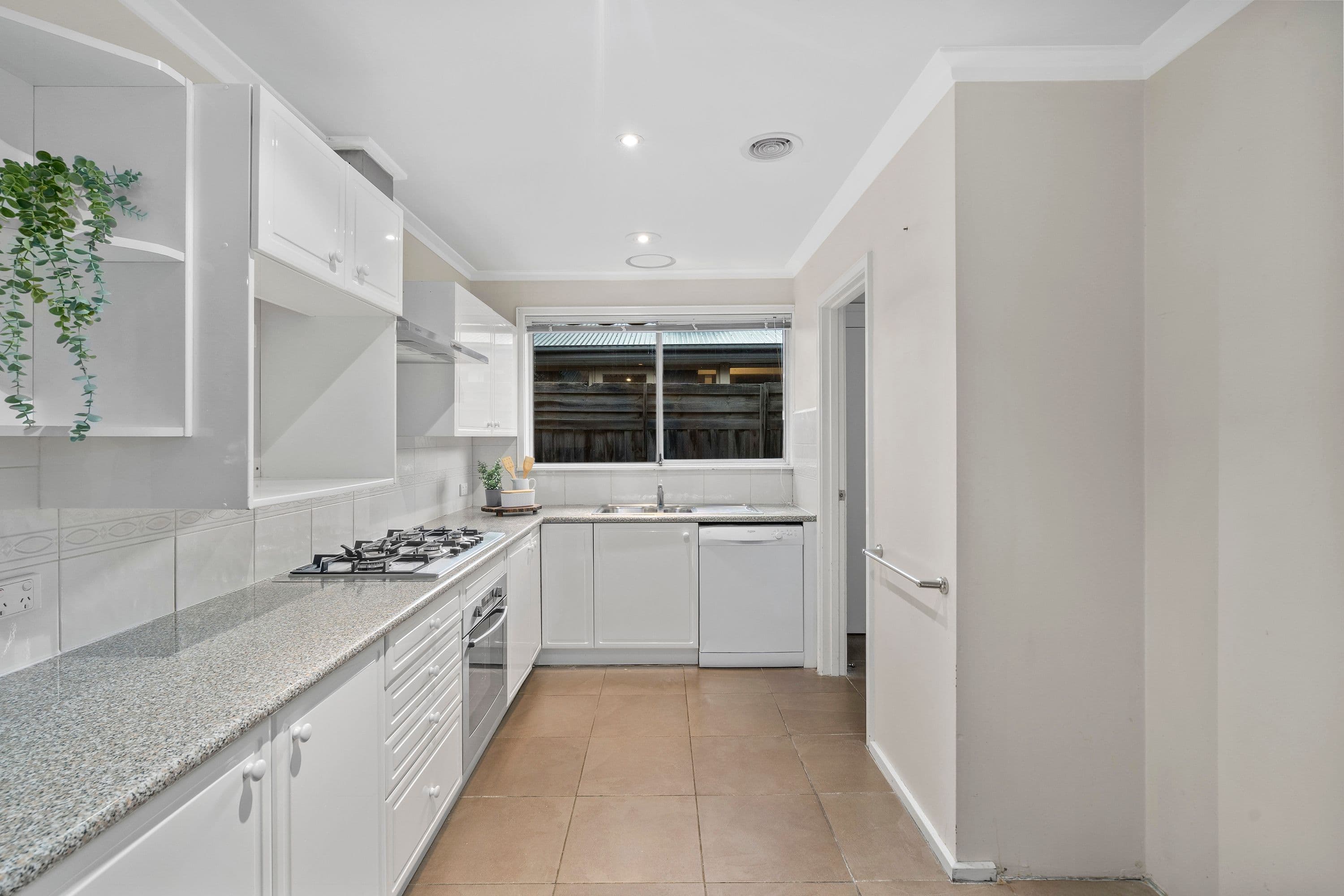 12 Glen Barry Road, Wantirna VIC 3152, Wantirna - Thumbnail 2