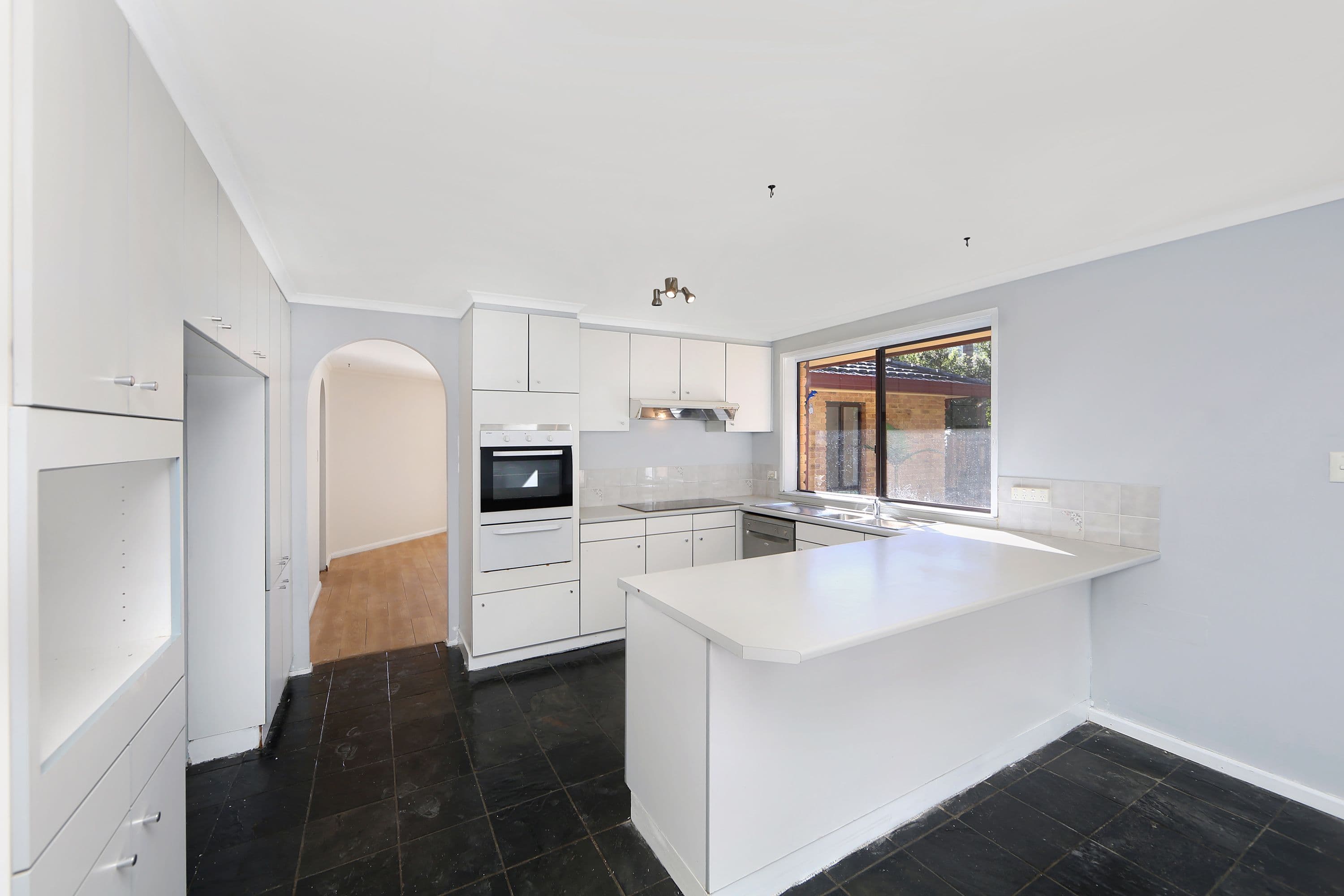 7 Hakea Close, Wyoming - Thumbnail 4