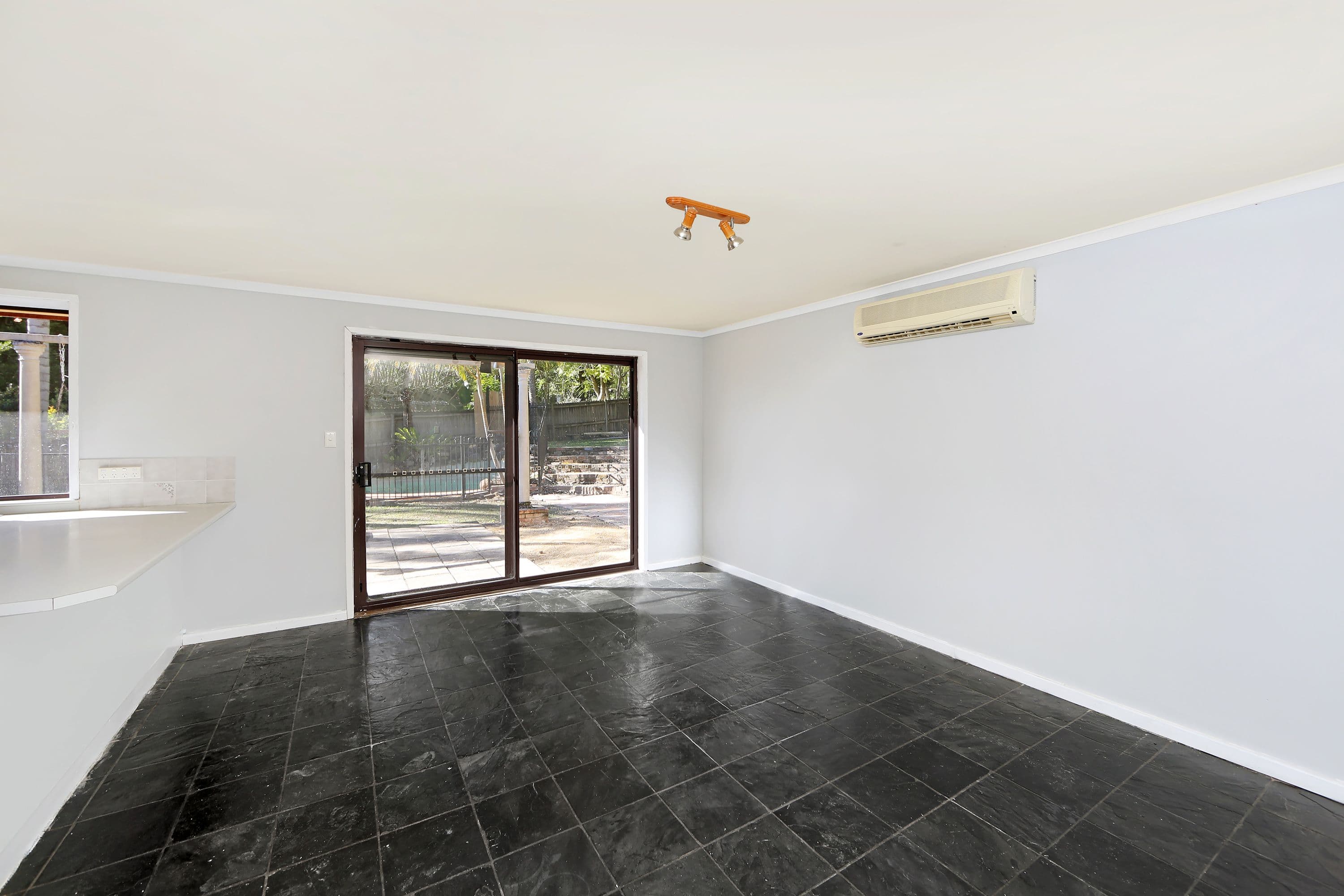 7 Hakea Close, Wyoming - Thumbnail 5