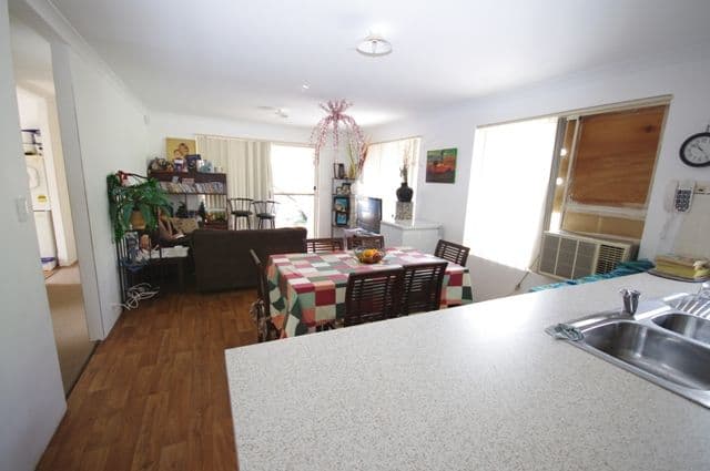 10 Grimsby Link, BALGA WA 6061, Balga - Thumbnail 3