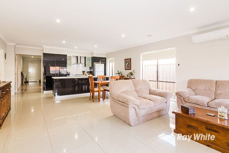 4 Sawgrass Way, Cranbourne West VIC 3977, Cranbourne West - Thumbnail 3