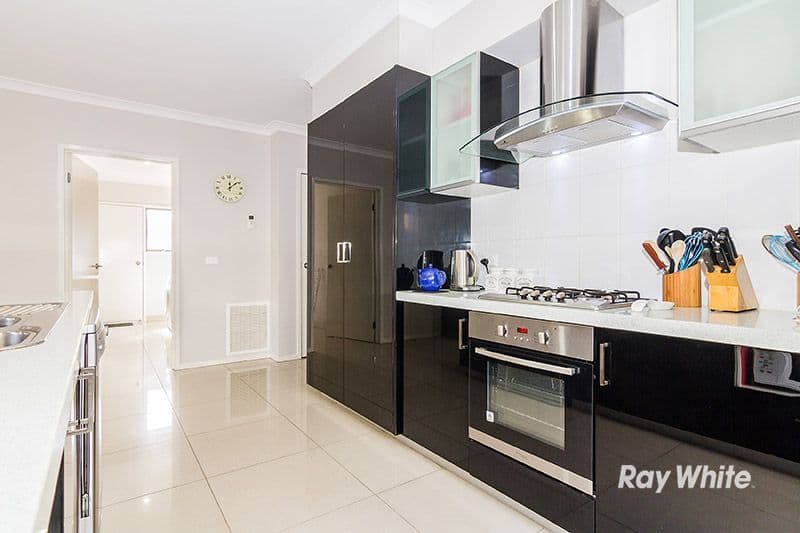 4 Sawgrass Way, Cranbourne West VIC 3977, Cranbourne West - Thumbnail 4