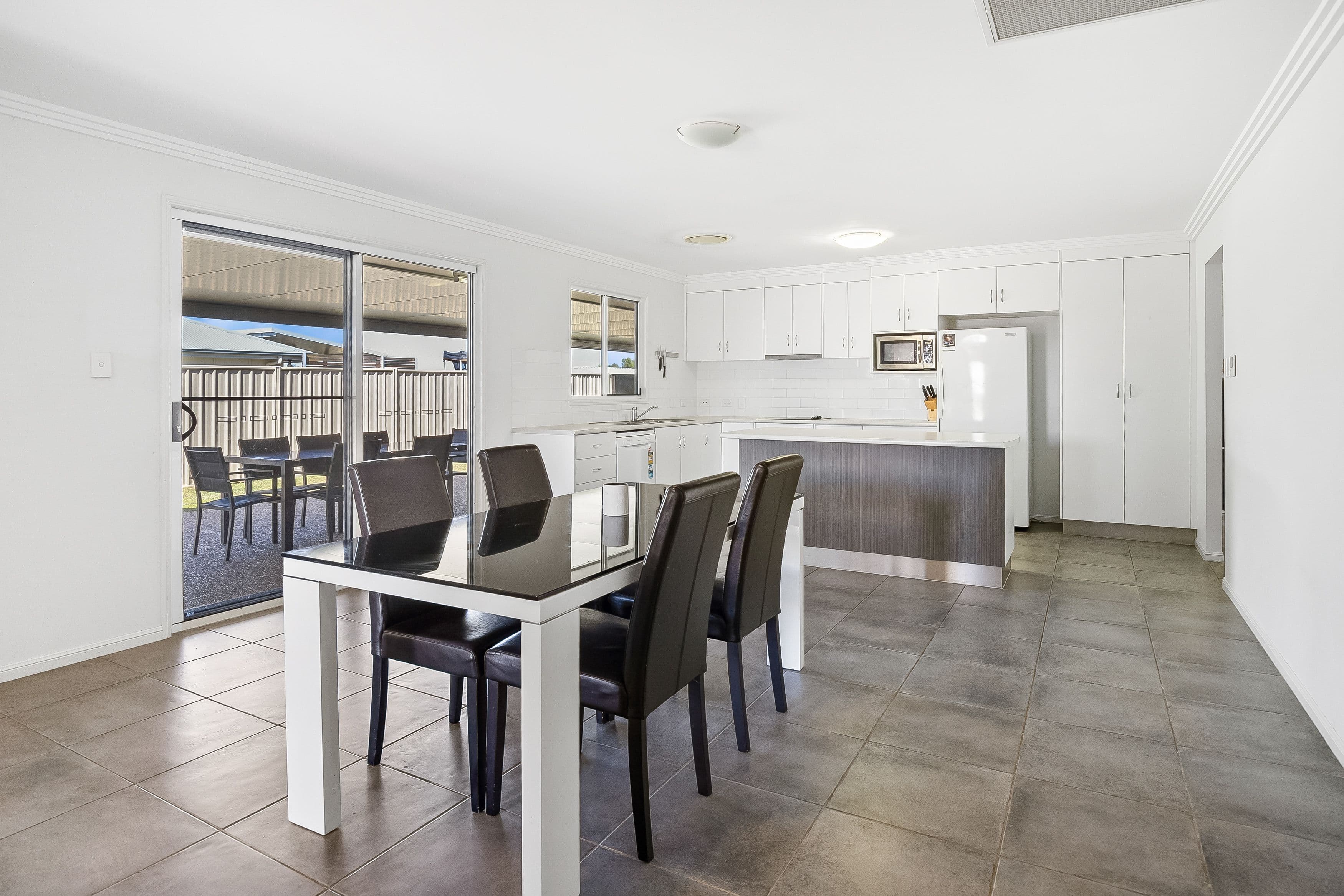 67 Canterbury Road, Emerald QLD 4720, Emerald - Thumbnail 5