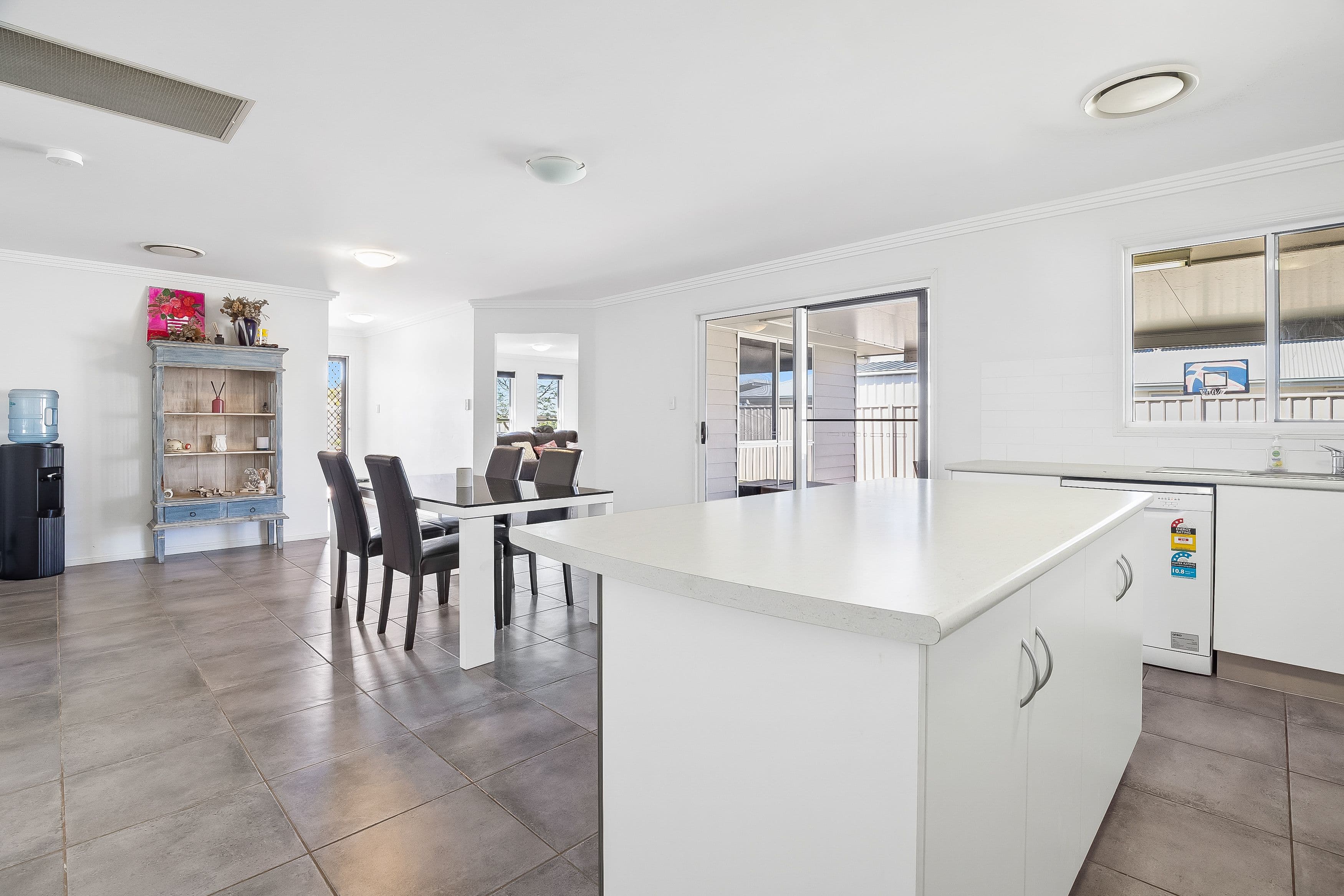 67 Canterbury Road, Emerald QLD 4720, Emerald - Thumbnail 6