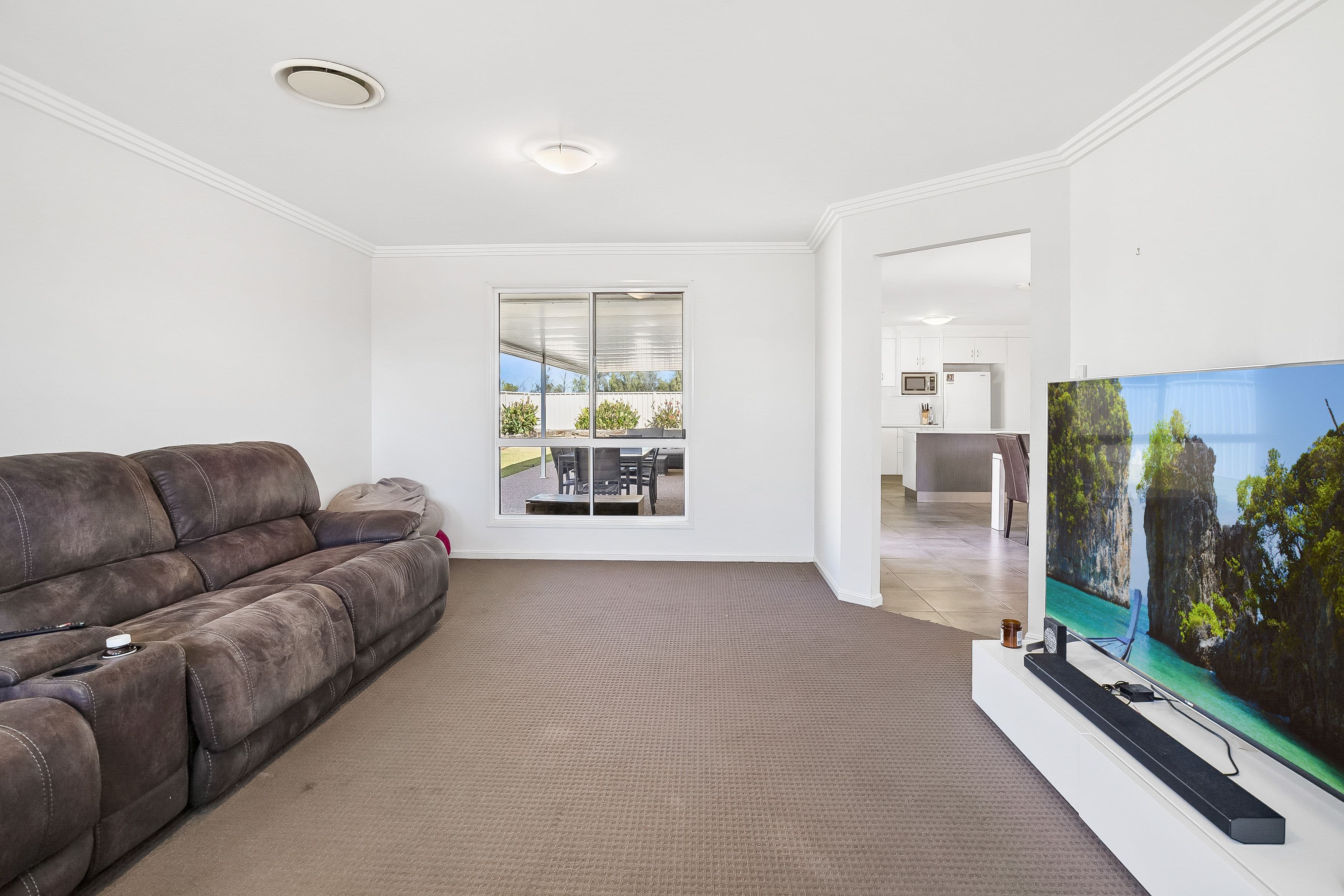 67 Canterbury Road, Emerald QLD 4720, Emerald - Thumbnail 7