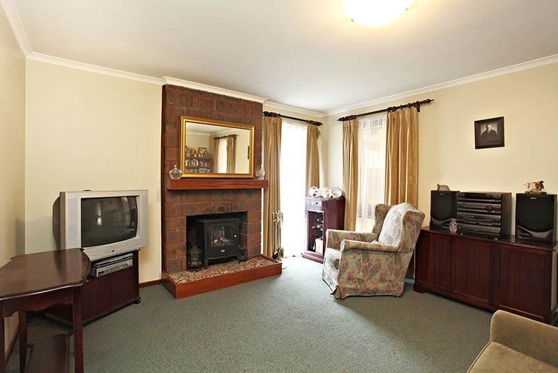 74 LAURISTON Drive, COLDSTREAM VIC 3770, Coldstream - Thumbnail 2