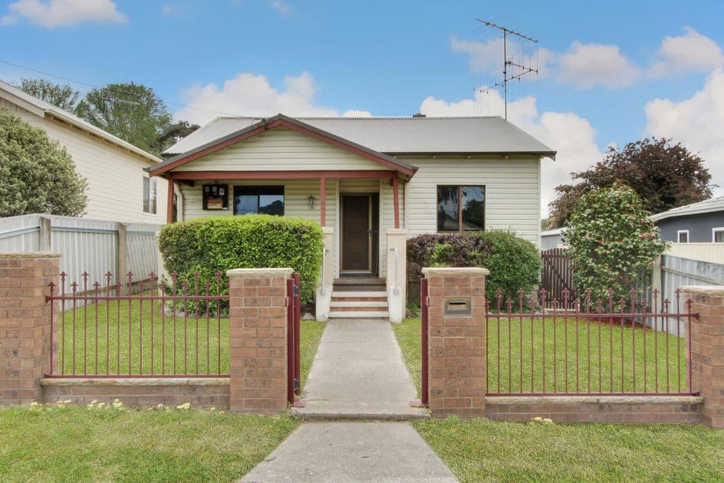 145 Clinton Street, Goulburn - Image 1