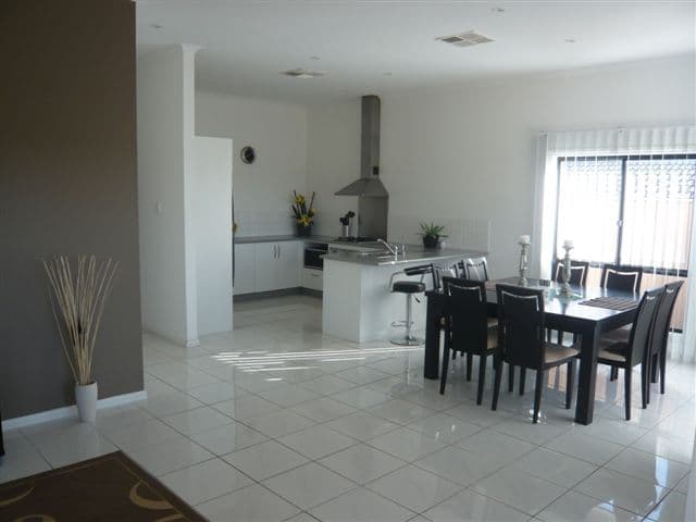 4 Gilmore Court, GOLDEN GROVE SA 5125, Golden Grove - Thumbnail 2