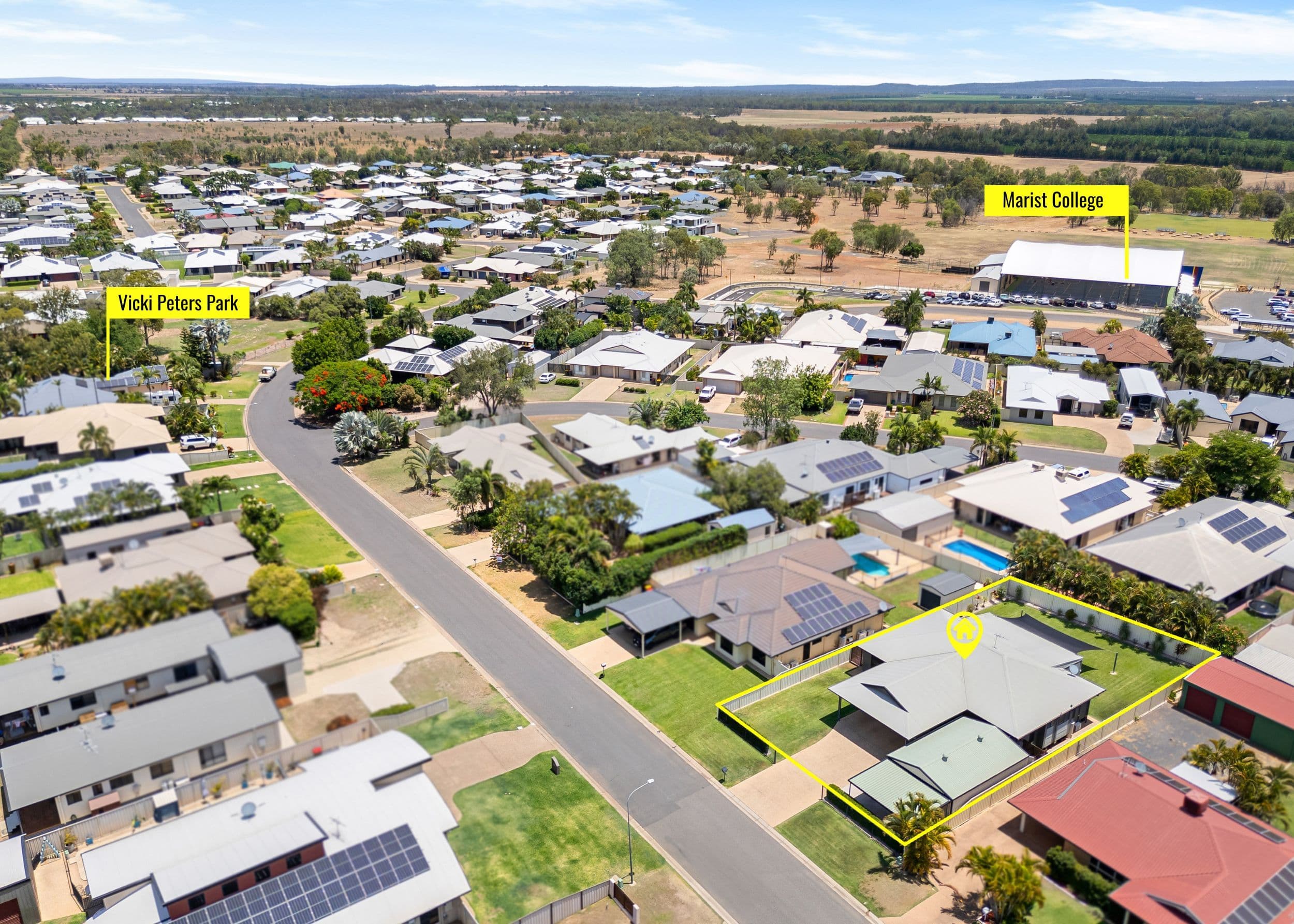 22 Callaghan Street, Emerald QLD 4720, Emerald - Thumbnail 3