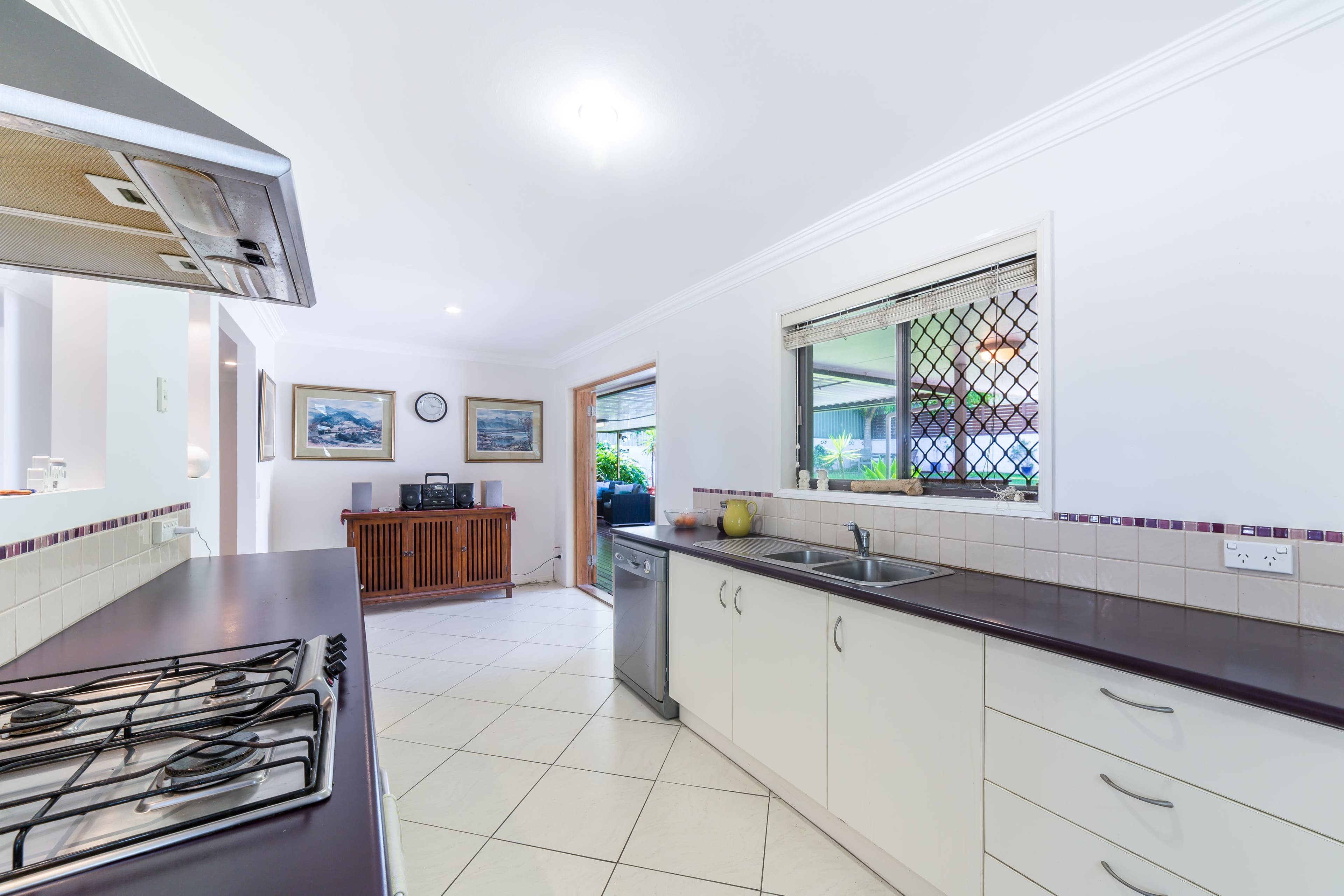 17 Luxor Street, Southport QLD 4215, Southport - Thumbnail 4
