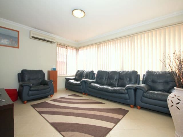 17 Oak Drive, GEORGES HALL NSW 2198, Georges Hall - Thumbnail 4