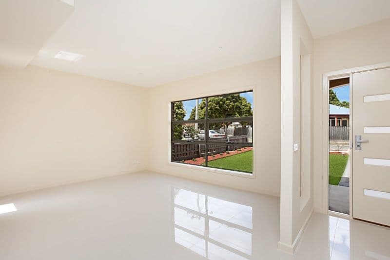 17 Brunei Crescent, HEIDELBERG WEST VIC 3081, Heidelberg West - Thumbnail 2