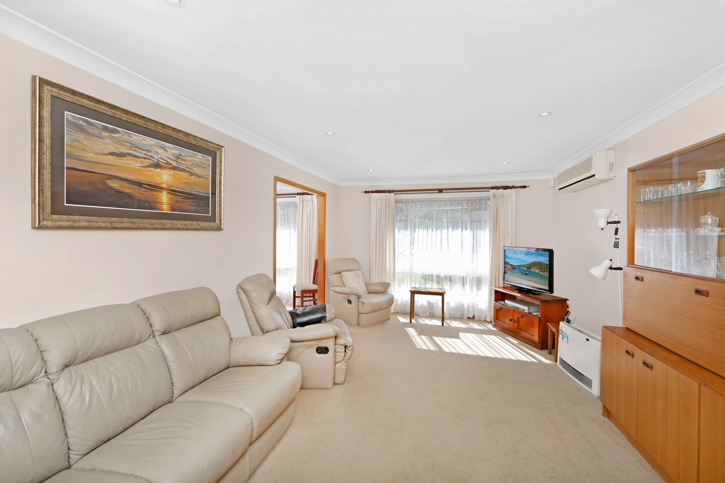 14 Kerry Crescent, Berkeley Vale - Thumbnail 2