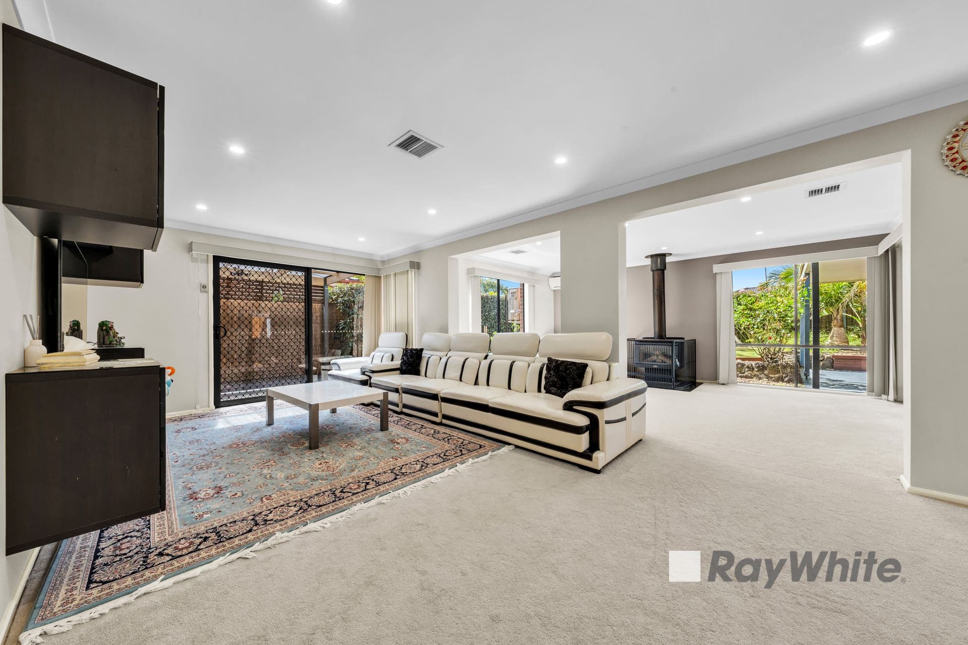 6 Silverstone Drive, Cranbourne VIC 3977, Cranbourne - Thumbnail 2