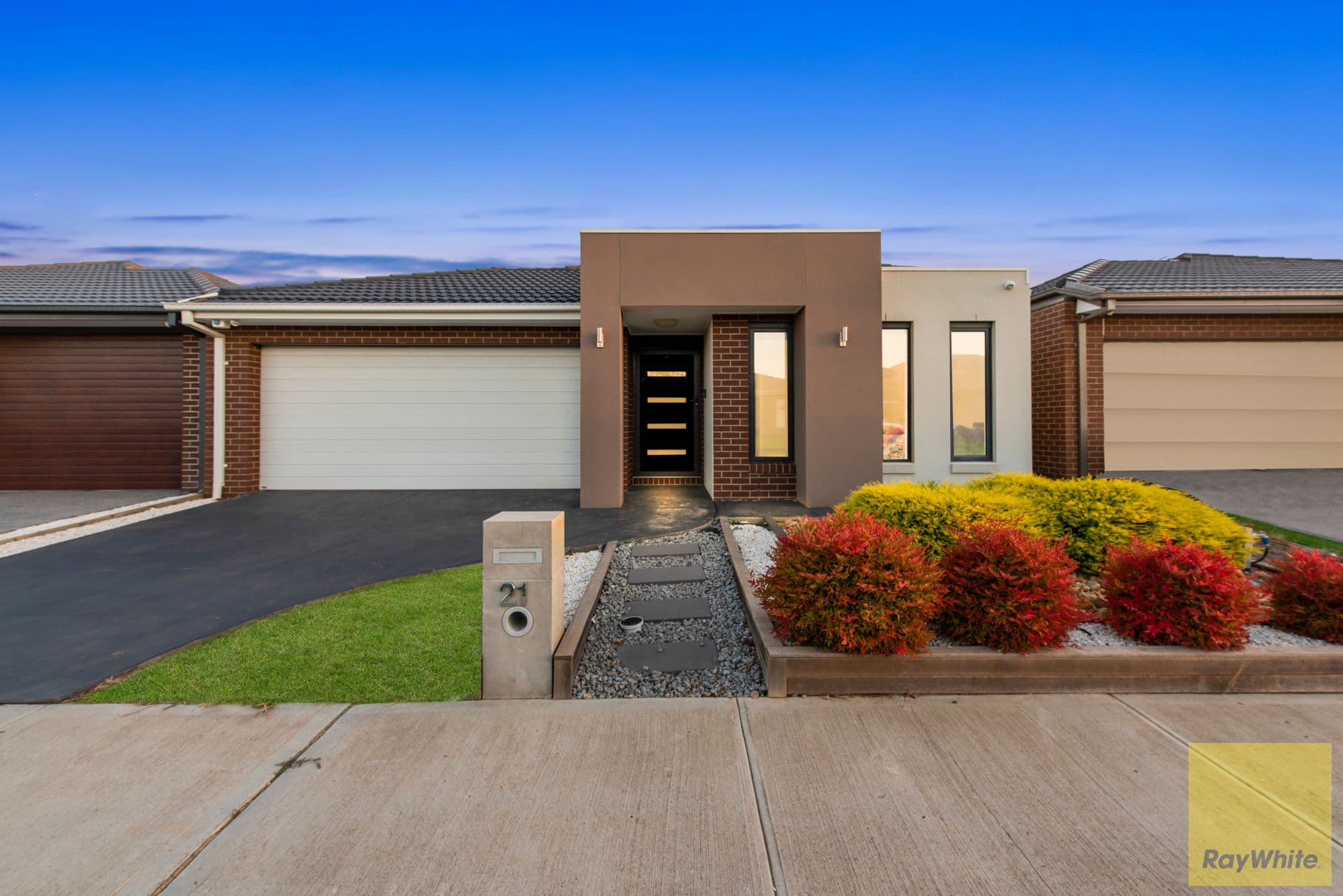 21 Voyager Boulevard, Tarneit VIC 3029, Tarneit - Thumbnail 2