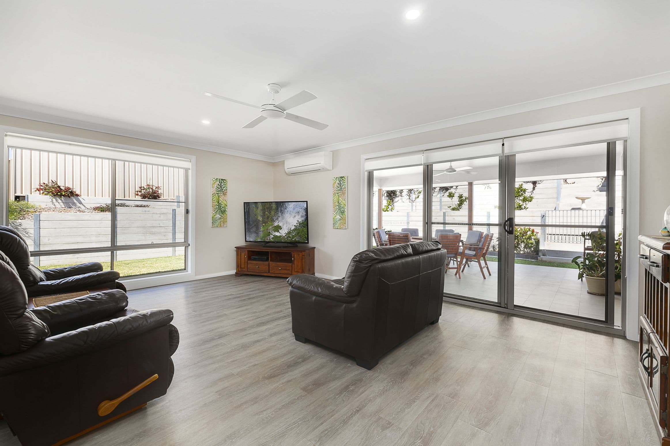 21 Fairwinds Avenue, Lakewood - Thumbnail 3