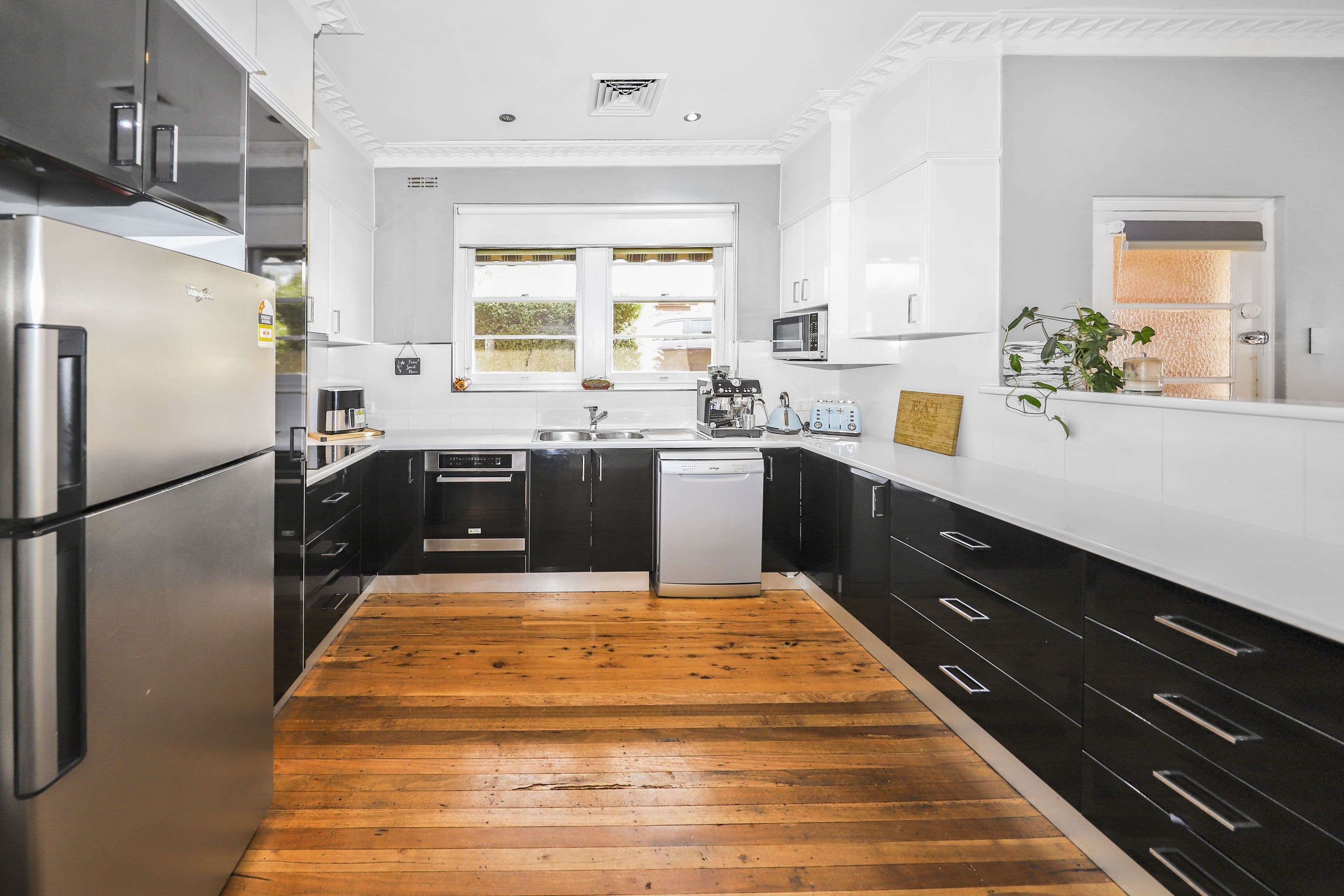 4 Robertson Street, Tumut NSW 2720, Tumut - Thumbnail 2