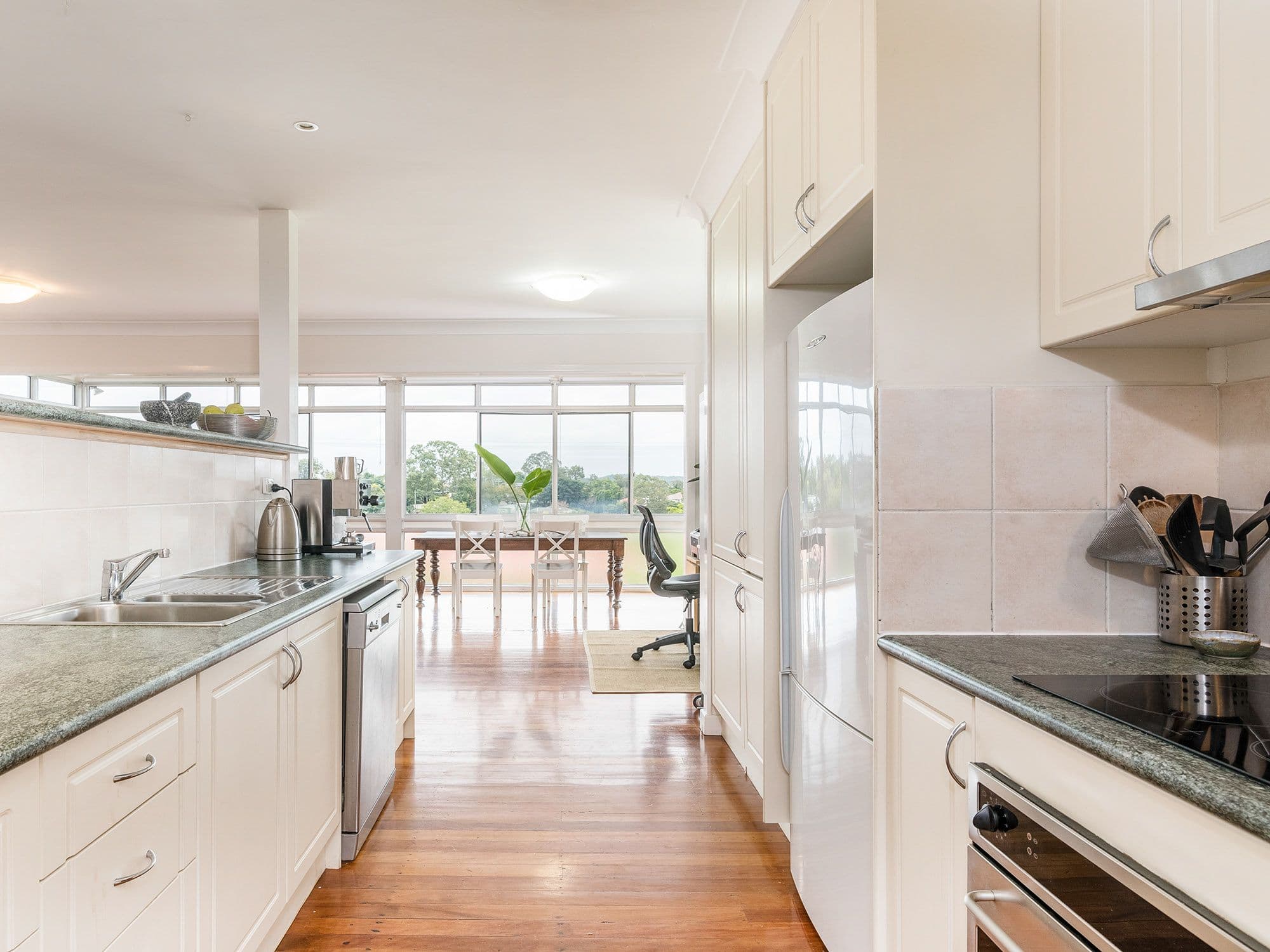 4 Verbena Street, Mount Gravatt QLD 4122, Mount Gravatt - Thumbnail 3