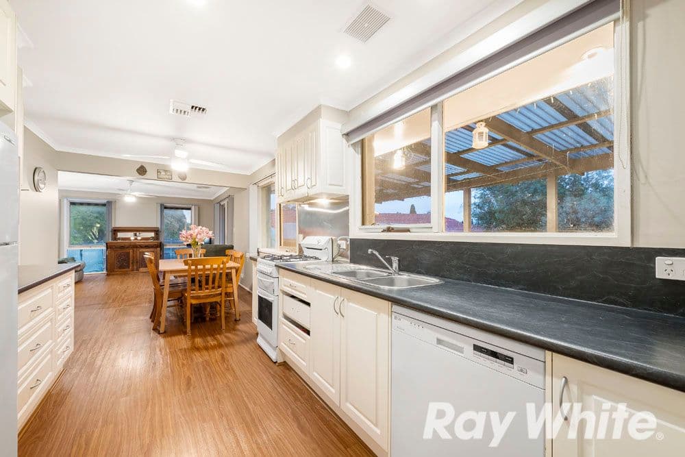 10 Berrabri Drive, Scoresby VIC 3179, Scoresby - Thumbnail 2