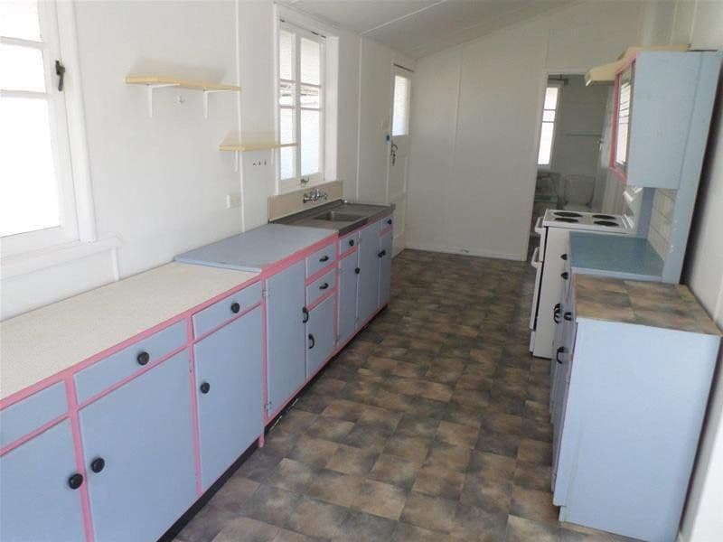 10 Constance Street, Miles QLD 4415, Miles - Thumbnail 3