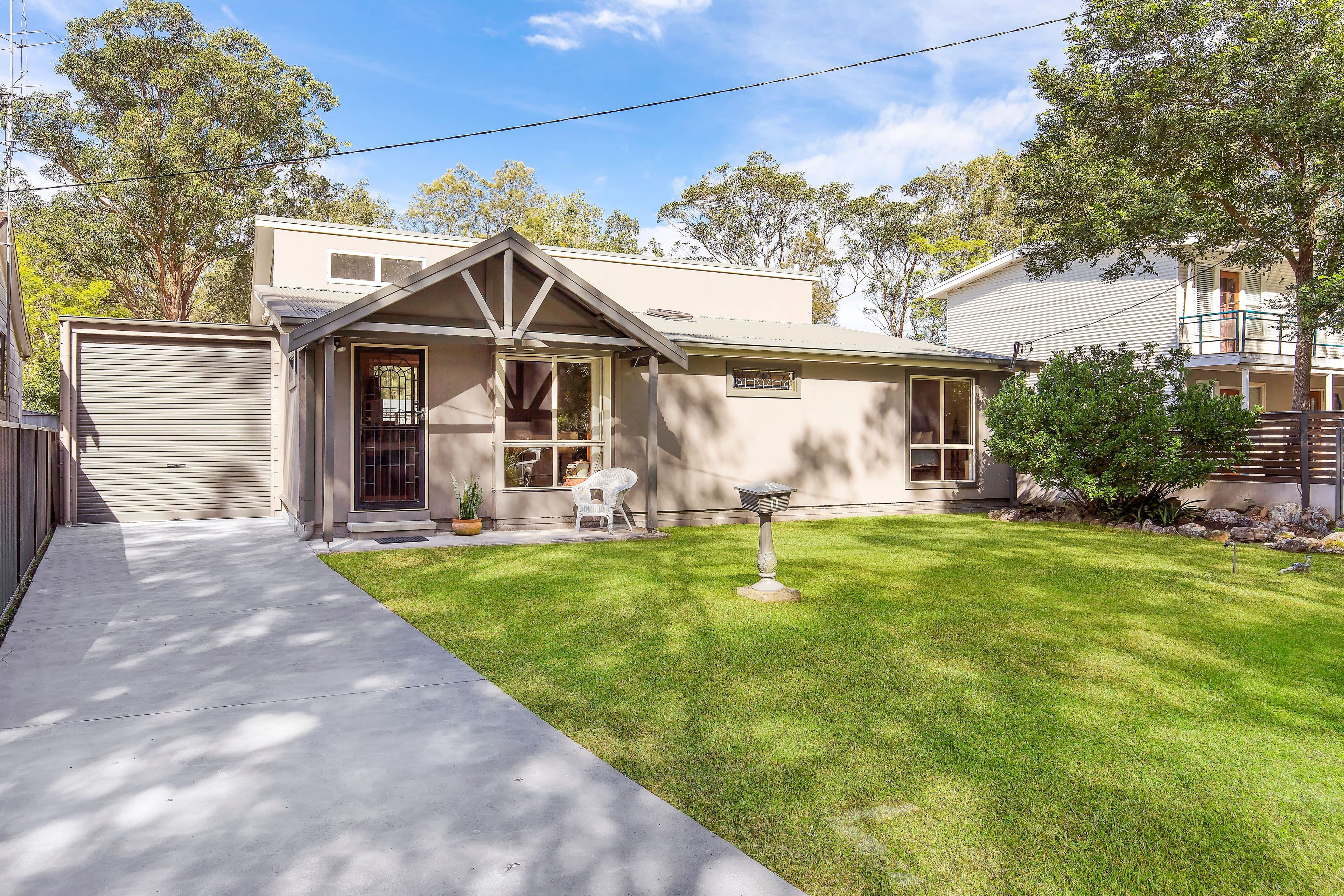 11 Warner Avenue, Tuggerawong - Thumbnail 2