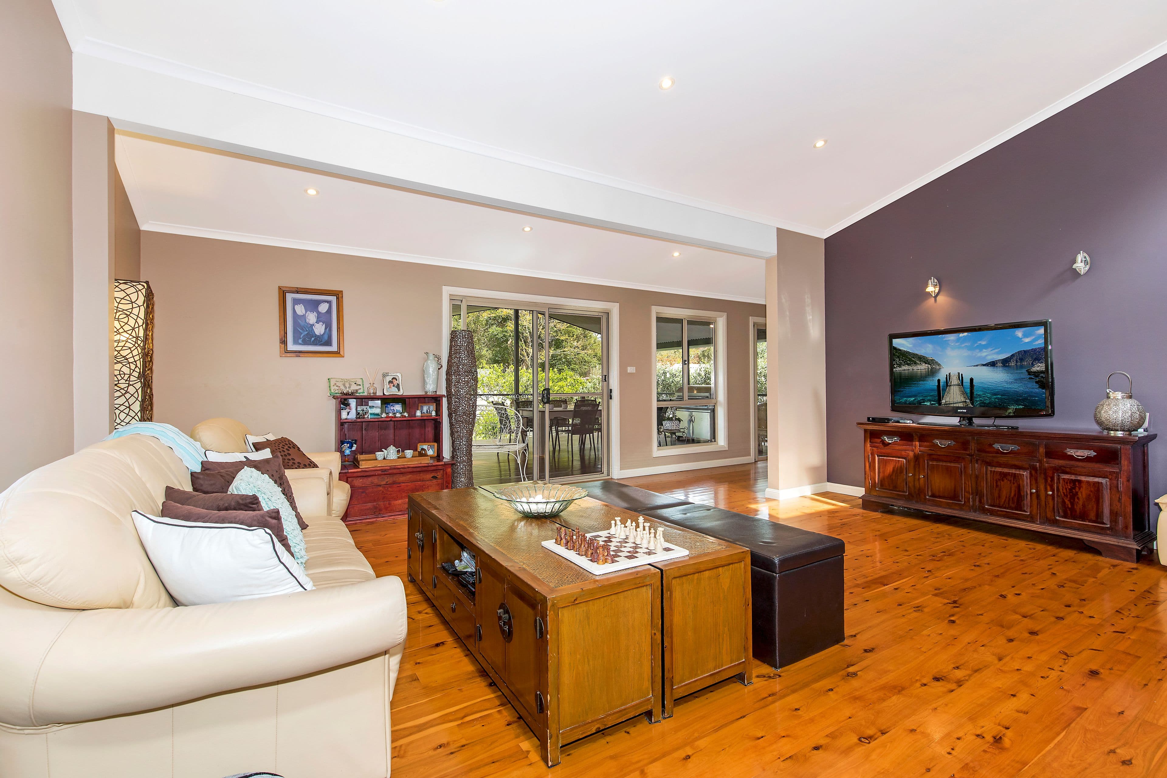 11 Warner Avenue, Tuggerawong - Thumbnail 4