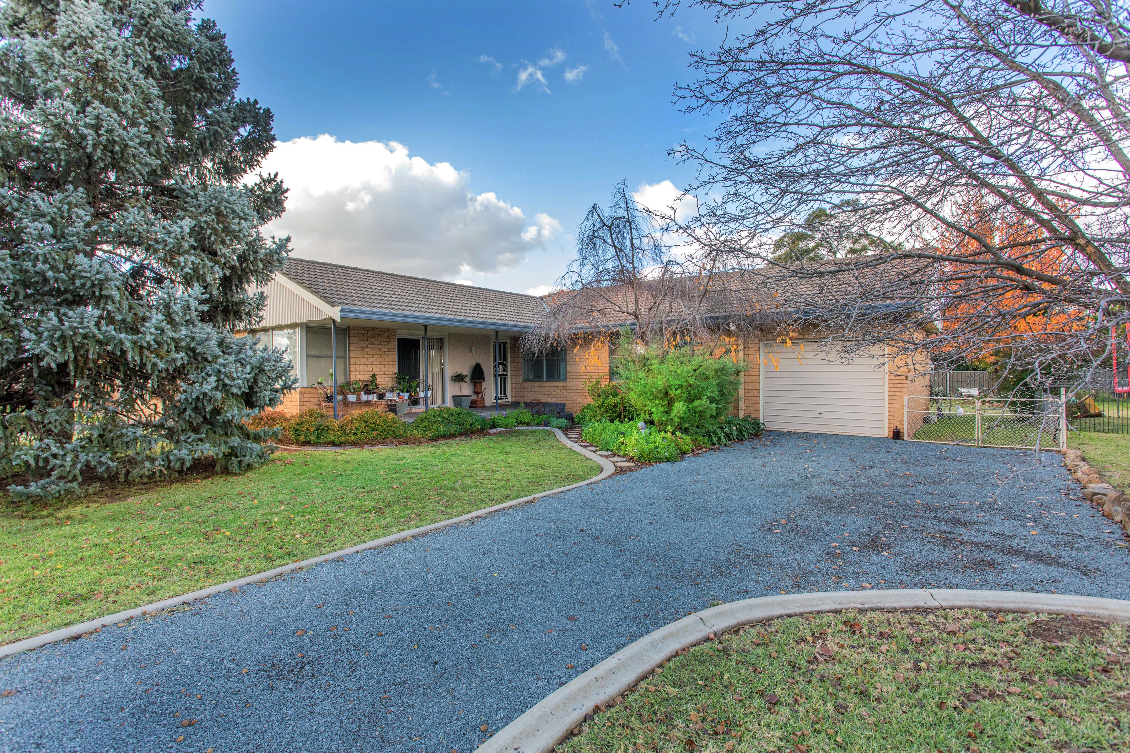 32 Hartley Street, Cowra NSW 2794, Cowra - Image 1