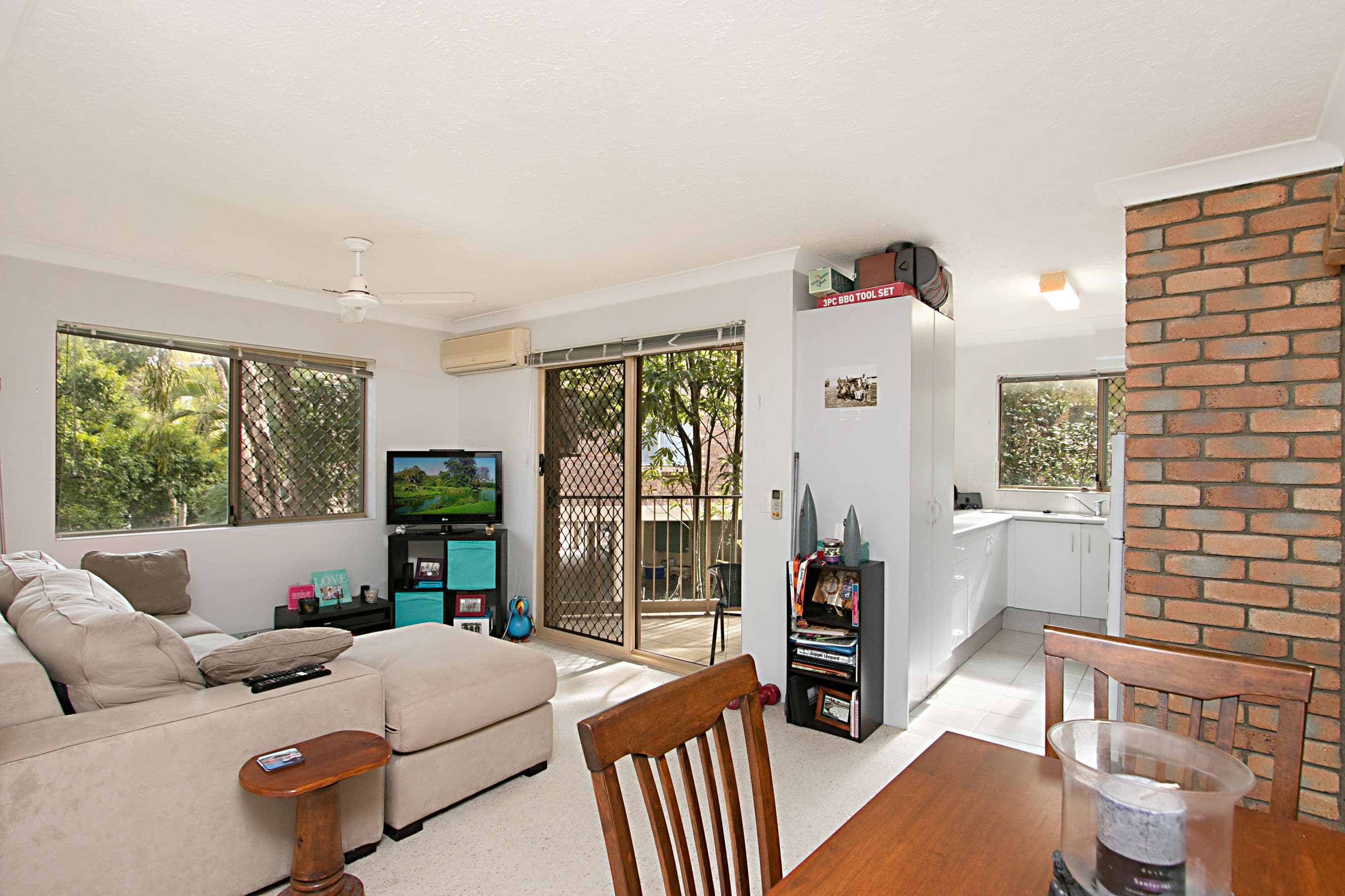 4 Rolan Court, Palm Beach QLD 4221, Palm Beach - Thumbnail 2