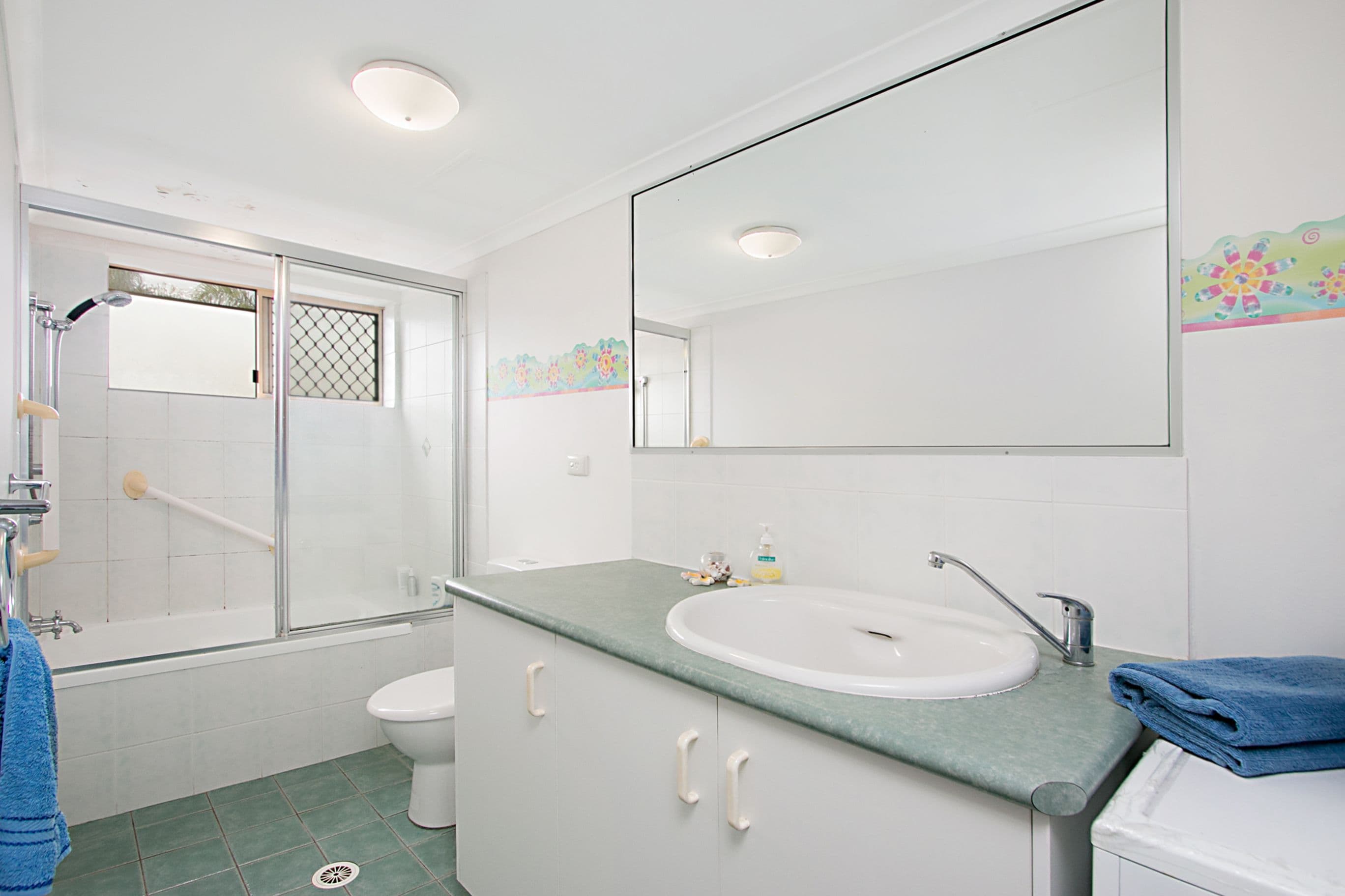 4 Rolan Court, Palm Beach QLD 4221, Palm Beach - Thumbnail 5