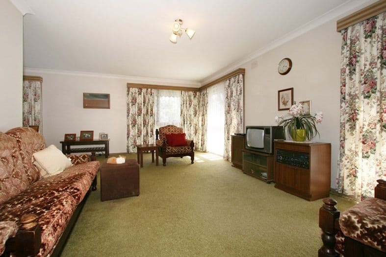 8 CARCOOLA Road, RINGWOOD EAST VIC 3135, Ringwood East - Thumbnail 2