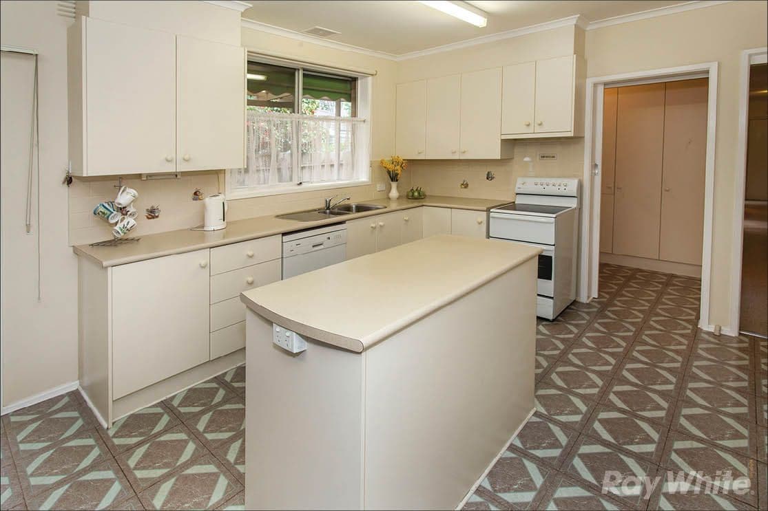 16 Leeds Road, Mount Waverley VIC 3149, Mount Waverley - Thumbnail 4