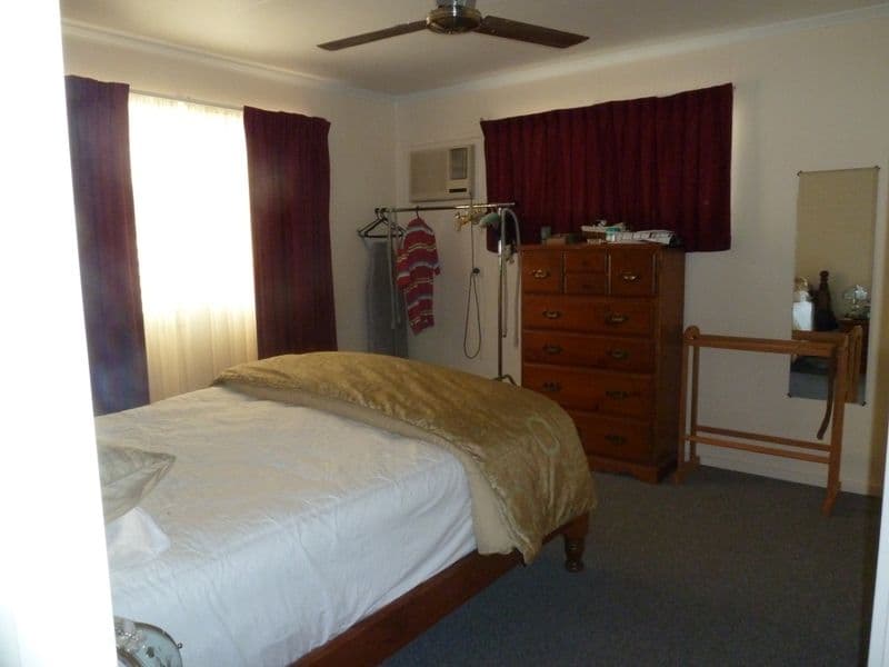 2 Casey Court, MORANBAH QLD 4744, Moranbah - Thumbnail 4