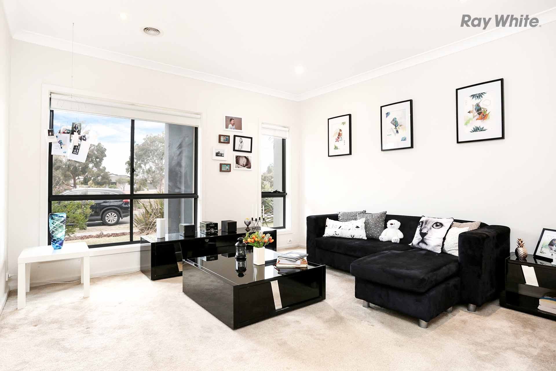 14 STAGHORN Terrace, POINT COOK VIC 3030, Point Cook - Thumbnail 2
