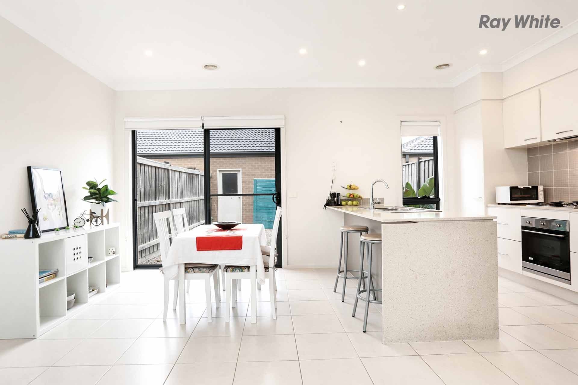 14 STAGHORN Terrace, POINT COOK VIC 3030, Point Cook - Thumbnail 3