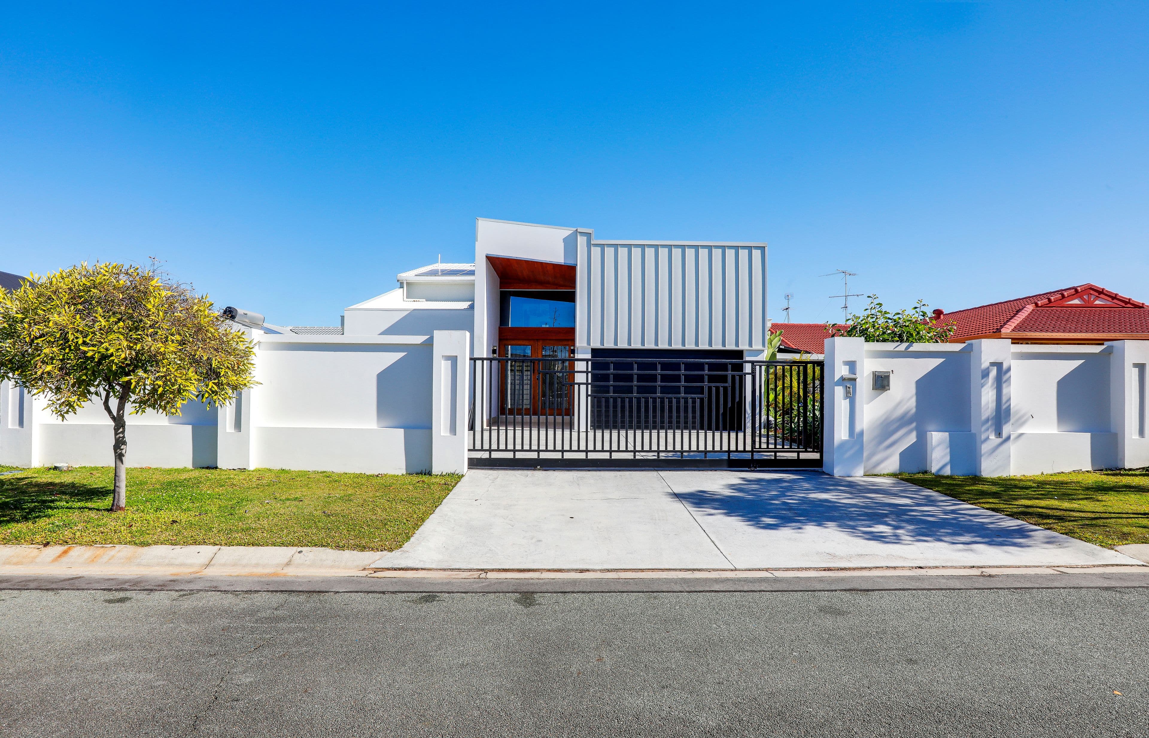12 Claymore Crescent, Sorrento QLD 4217, Sorrento - Thumbnail 5
