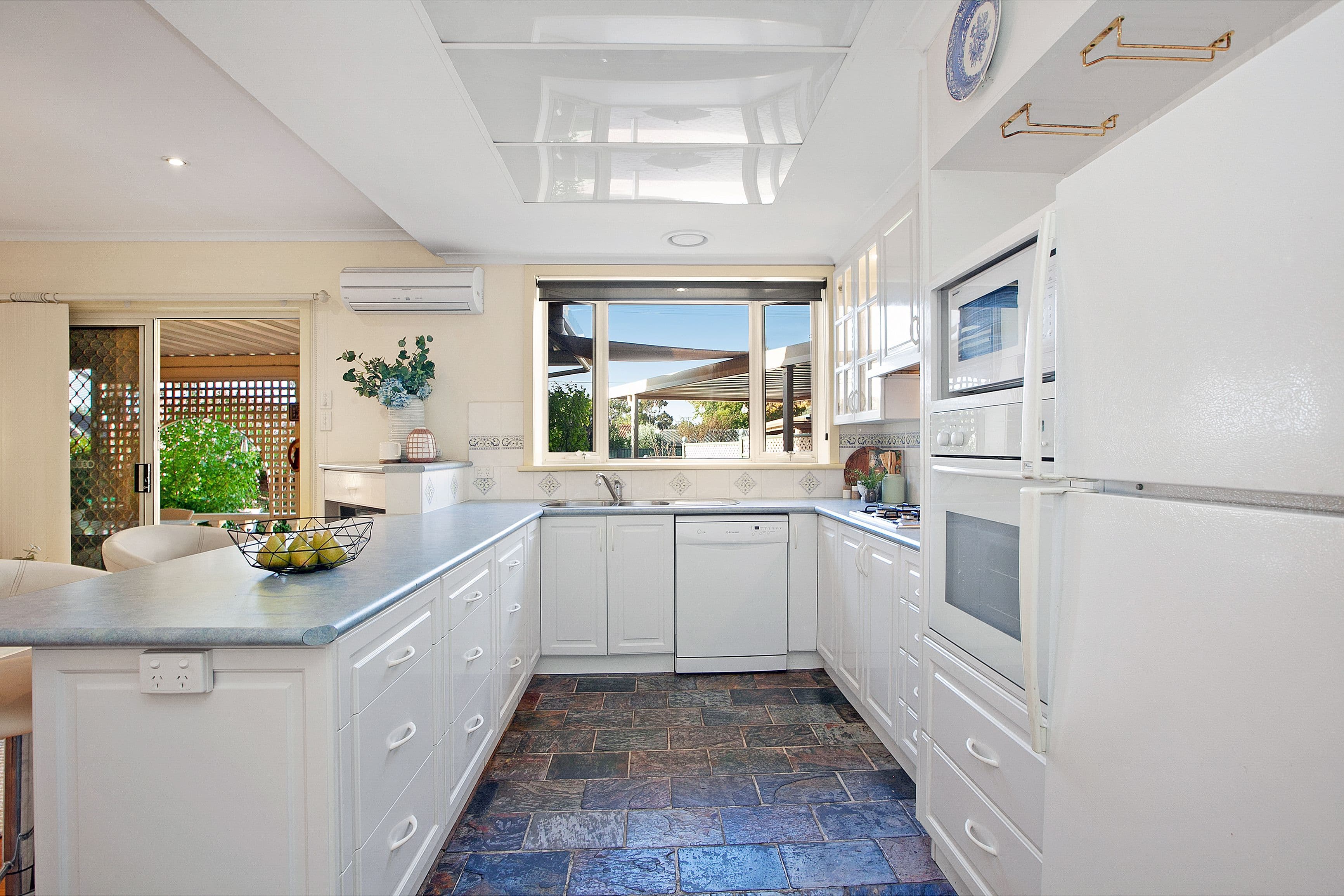 4 Witney Way, Bundoora VIC 3083, Bundoora - Thumbnail 3