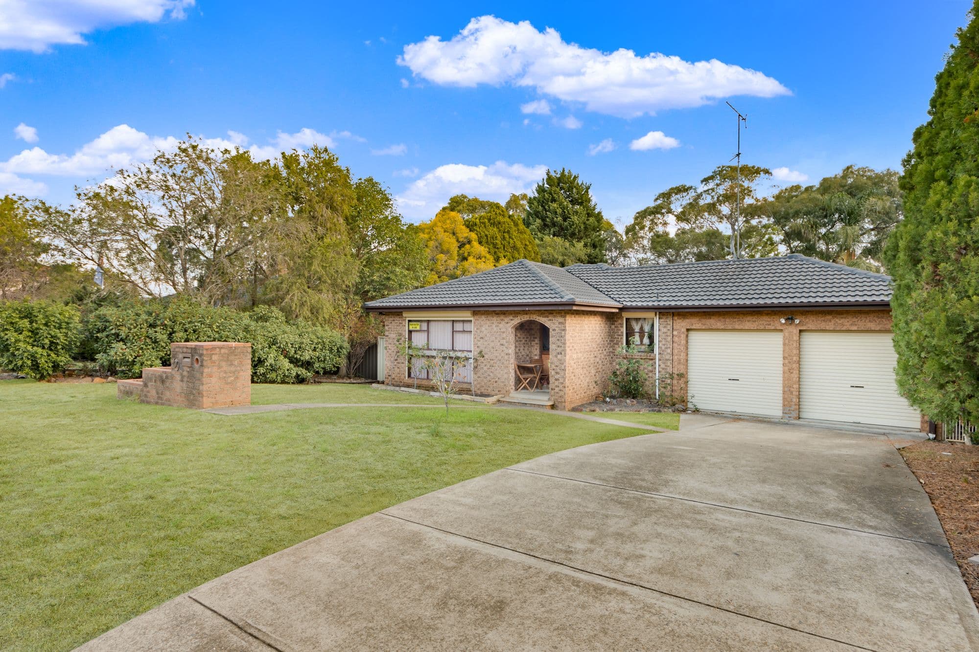 69 Elouera Crescent, Woodbine - Image 1