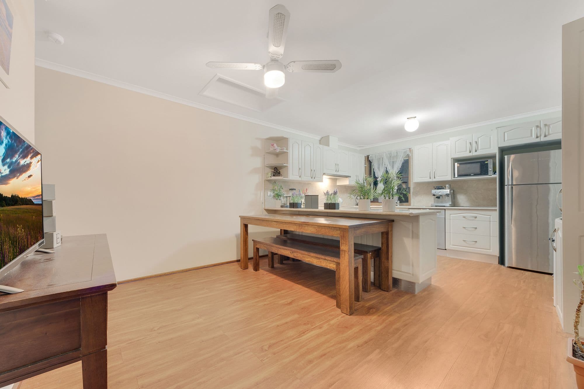69 Elouera Crescent, Woodbine - Thumbnail 3