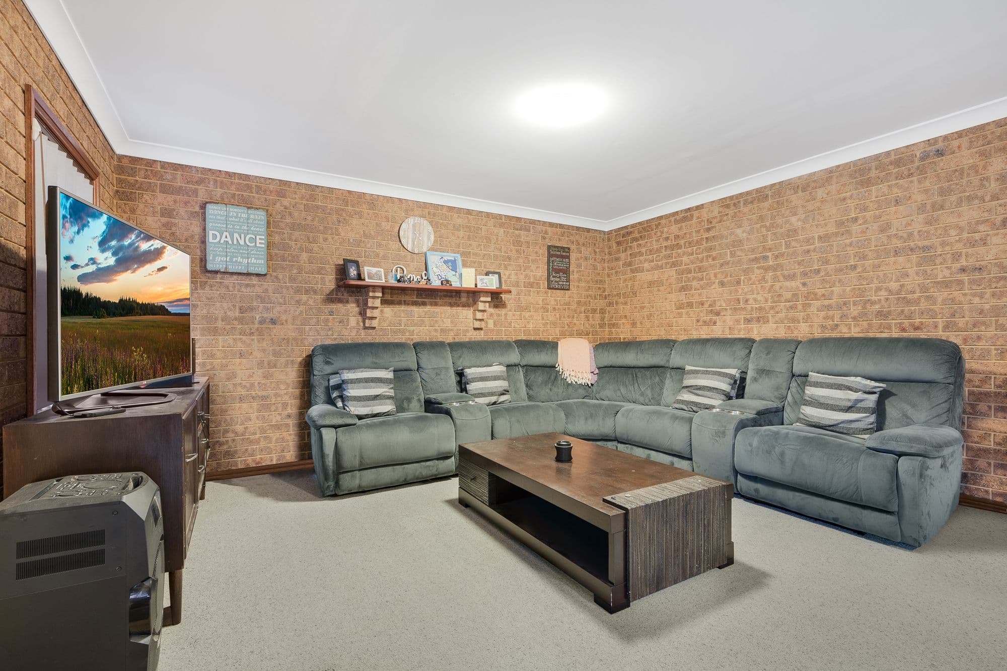 69 Elouera Crescent, Woodbine - Thumbnail 4
