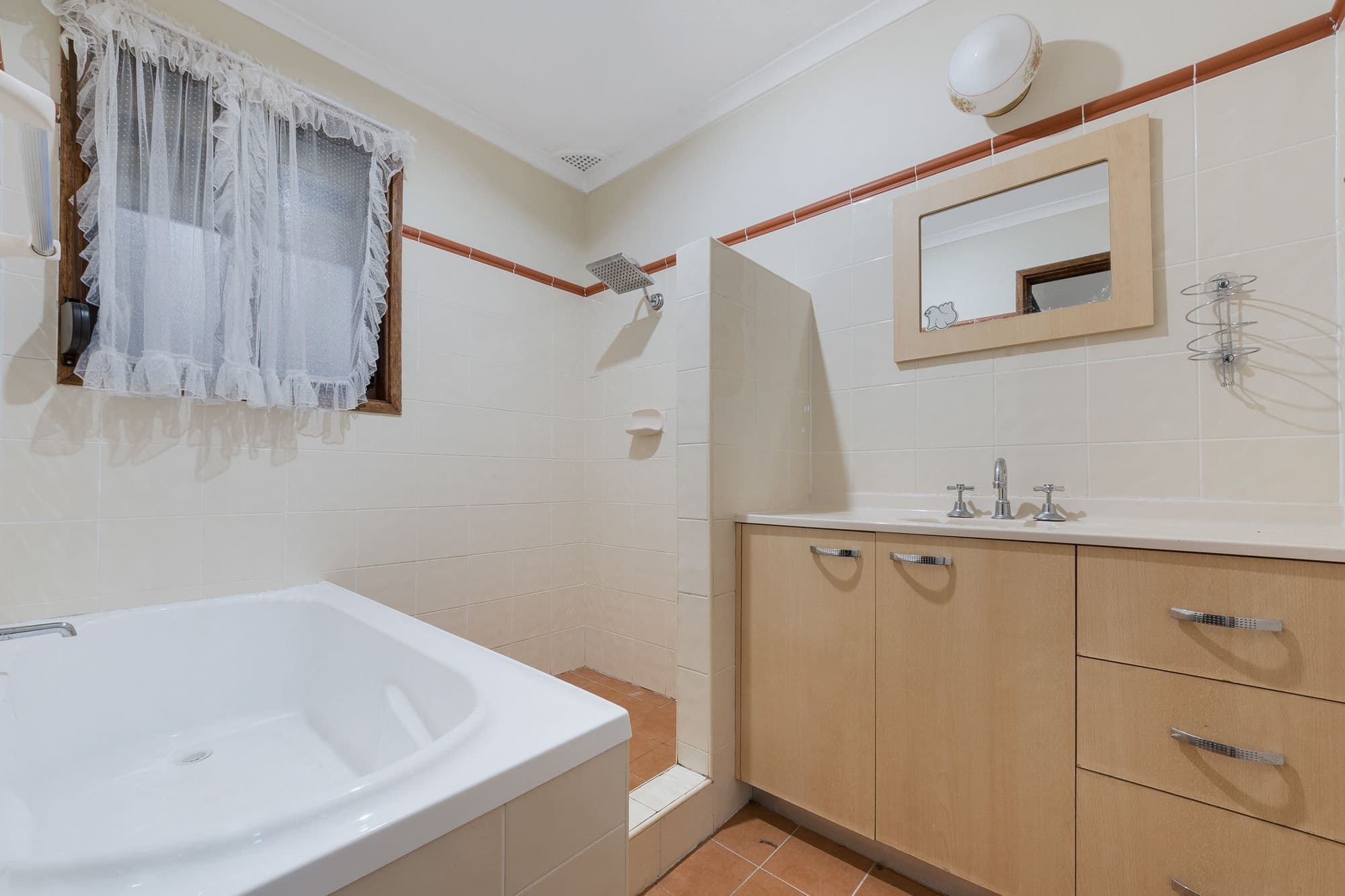 69 Elouera Crescent, Woodbine - Thumbnail 8